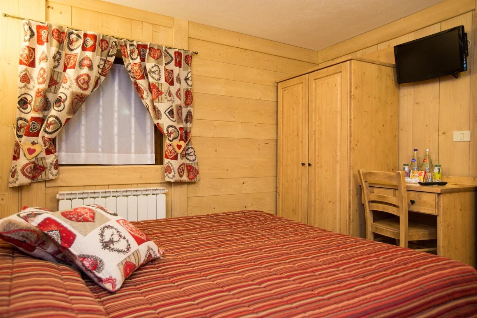 Classic Double or Twin Room - Photo 18