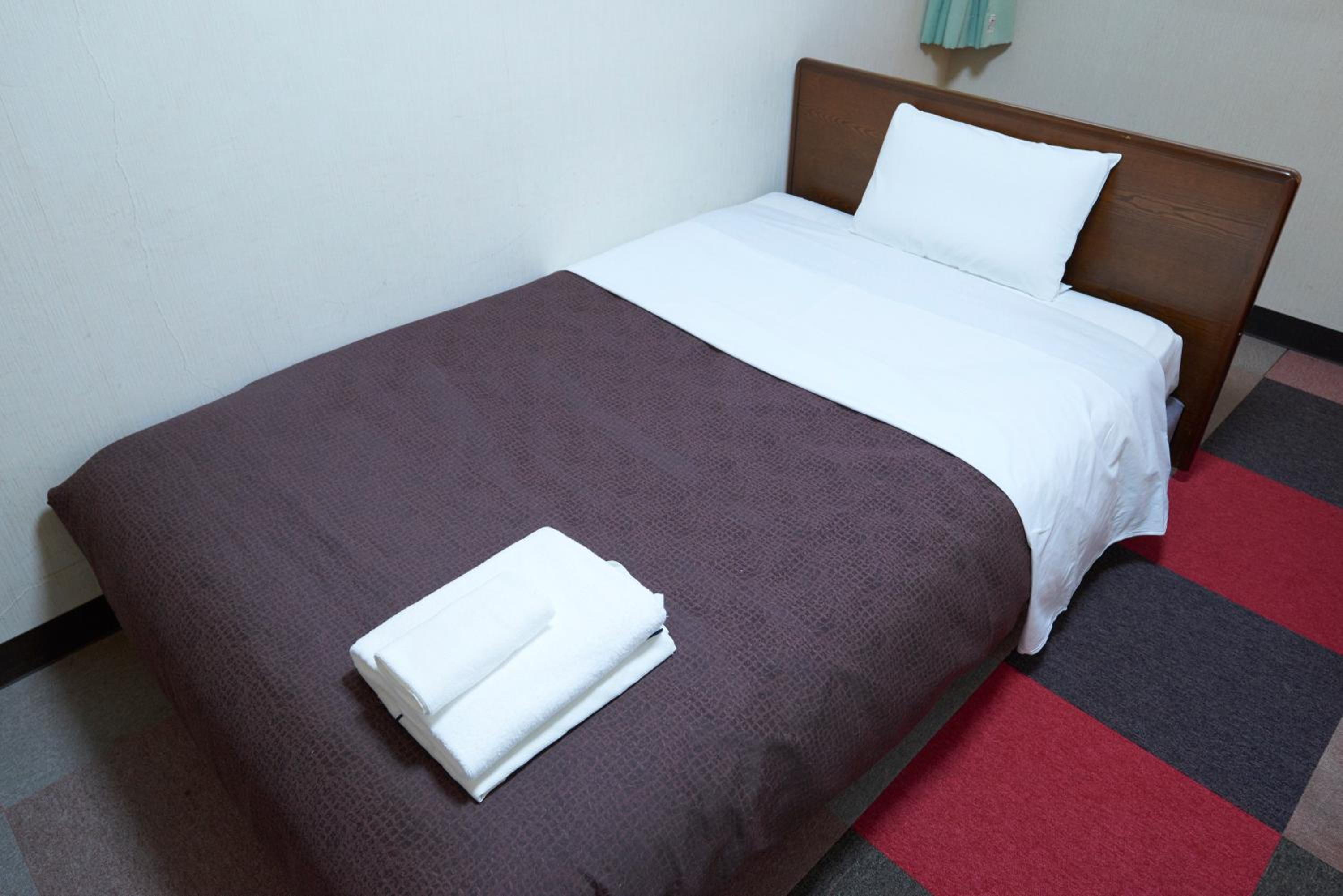 Double Room with Small Double Bed - Smoking photo 2