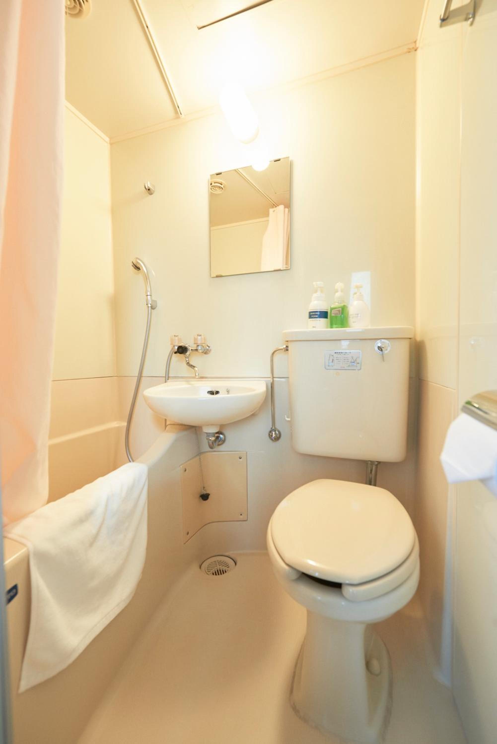 Double Room with Small Double Bed - Smoking photo 3