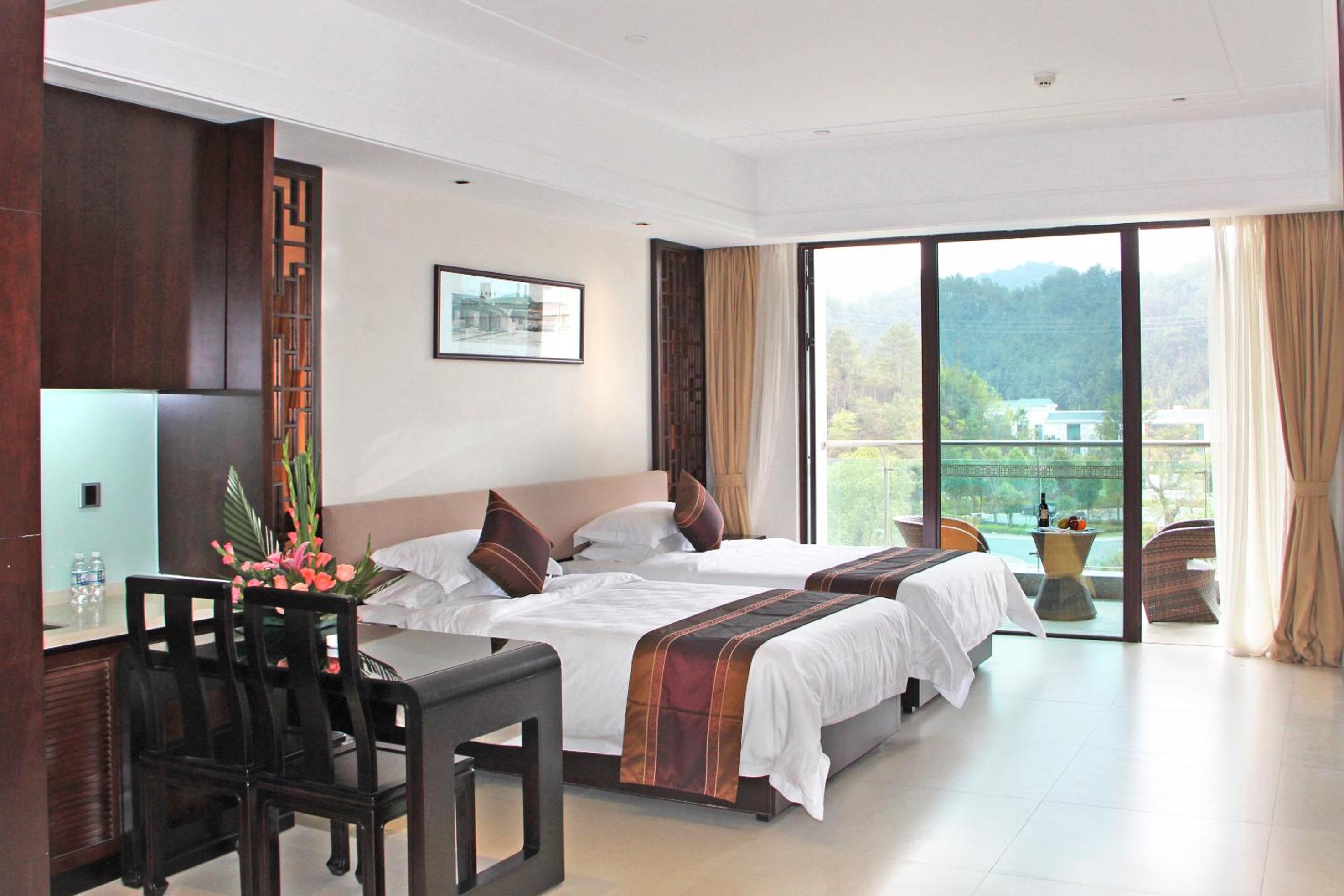 Deluxe Twin Room with Garden View photo 2