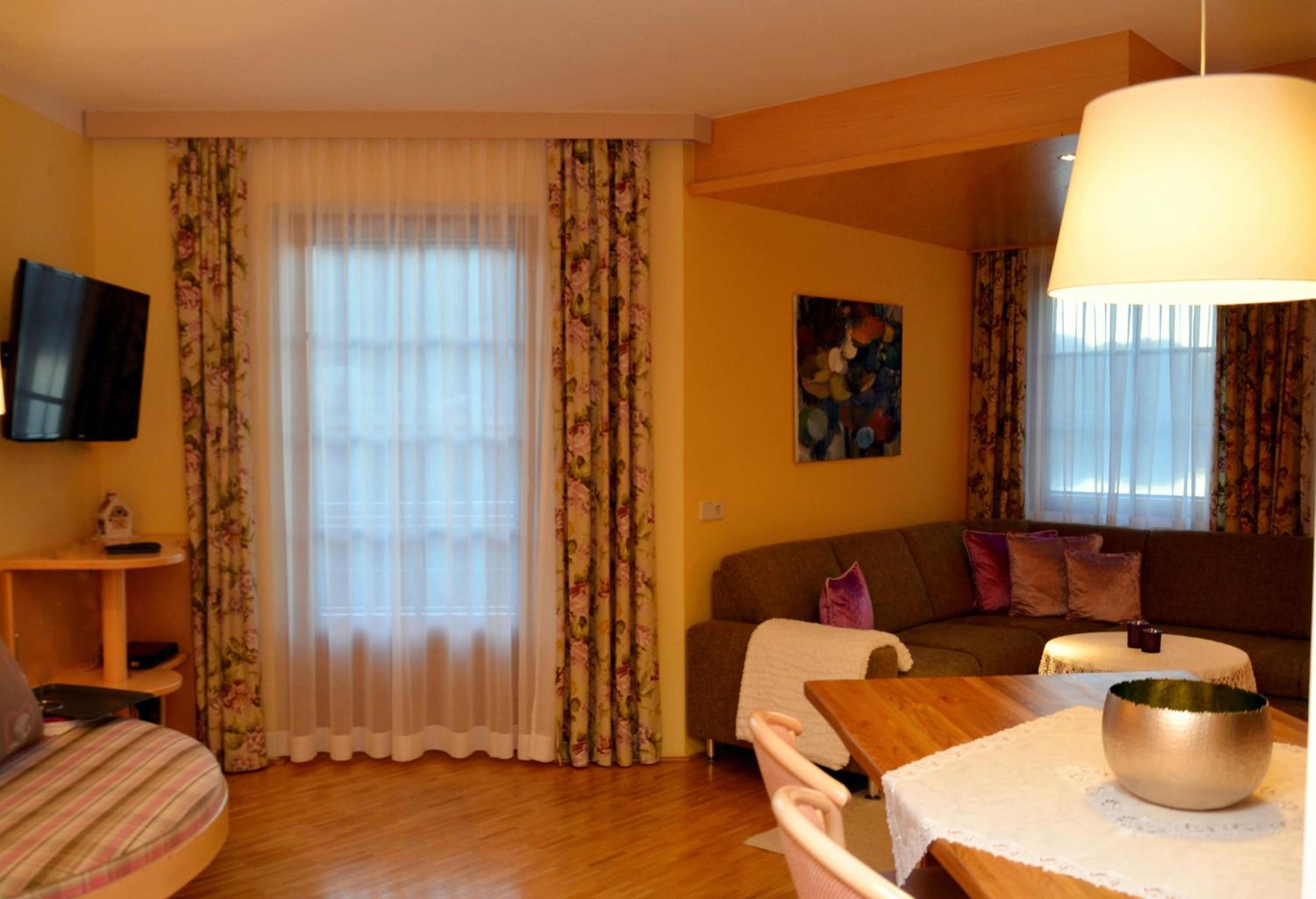 Two-Bedroom Apartment with direct Lake View photo 3