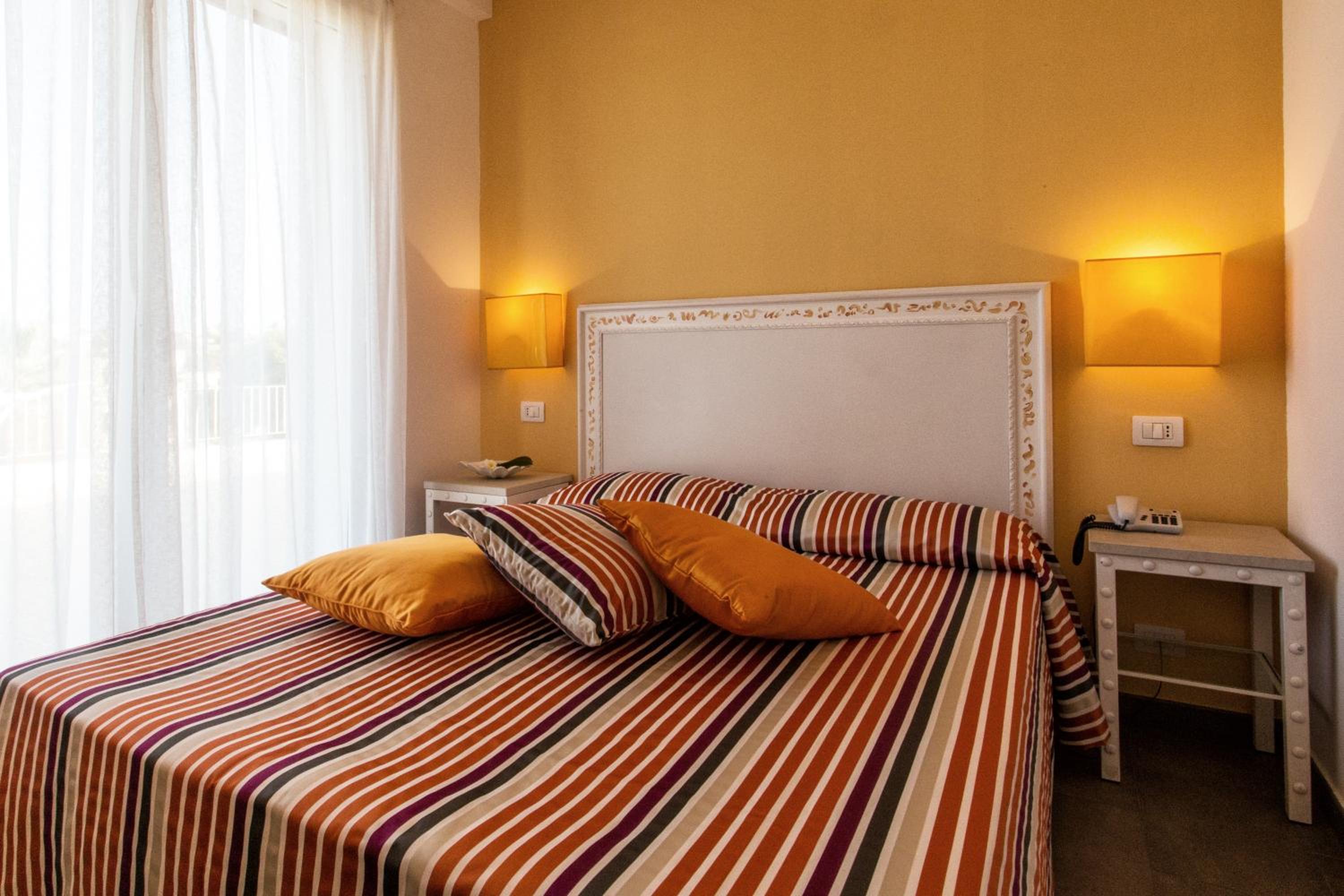 Double or Twin Room - Single Use photo 1