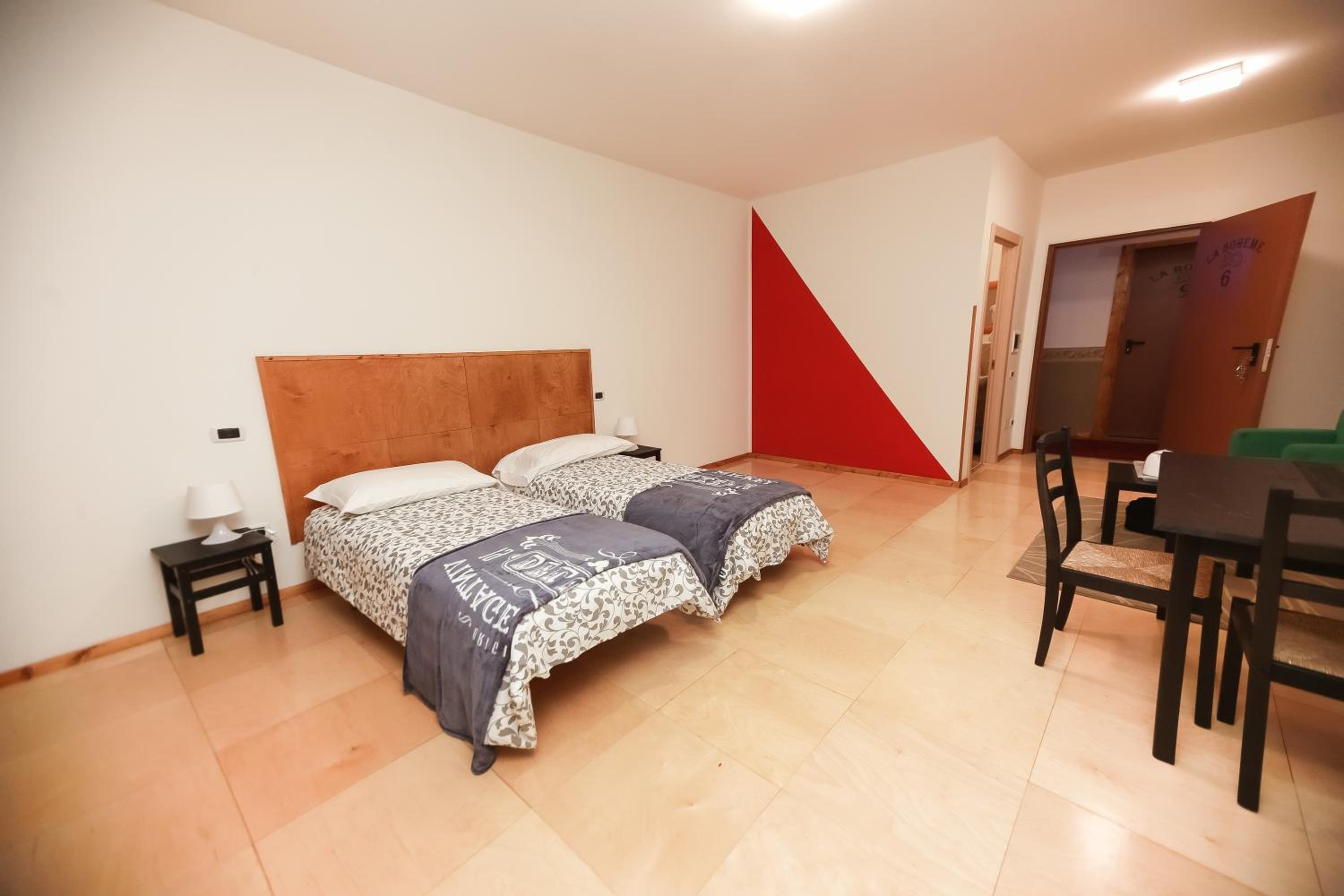 Twin Room - Photo 2