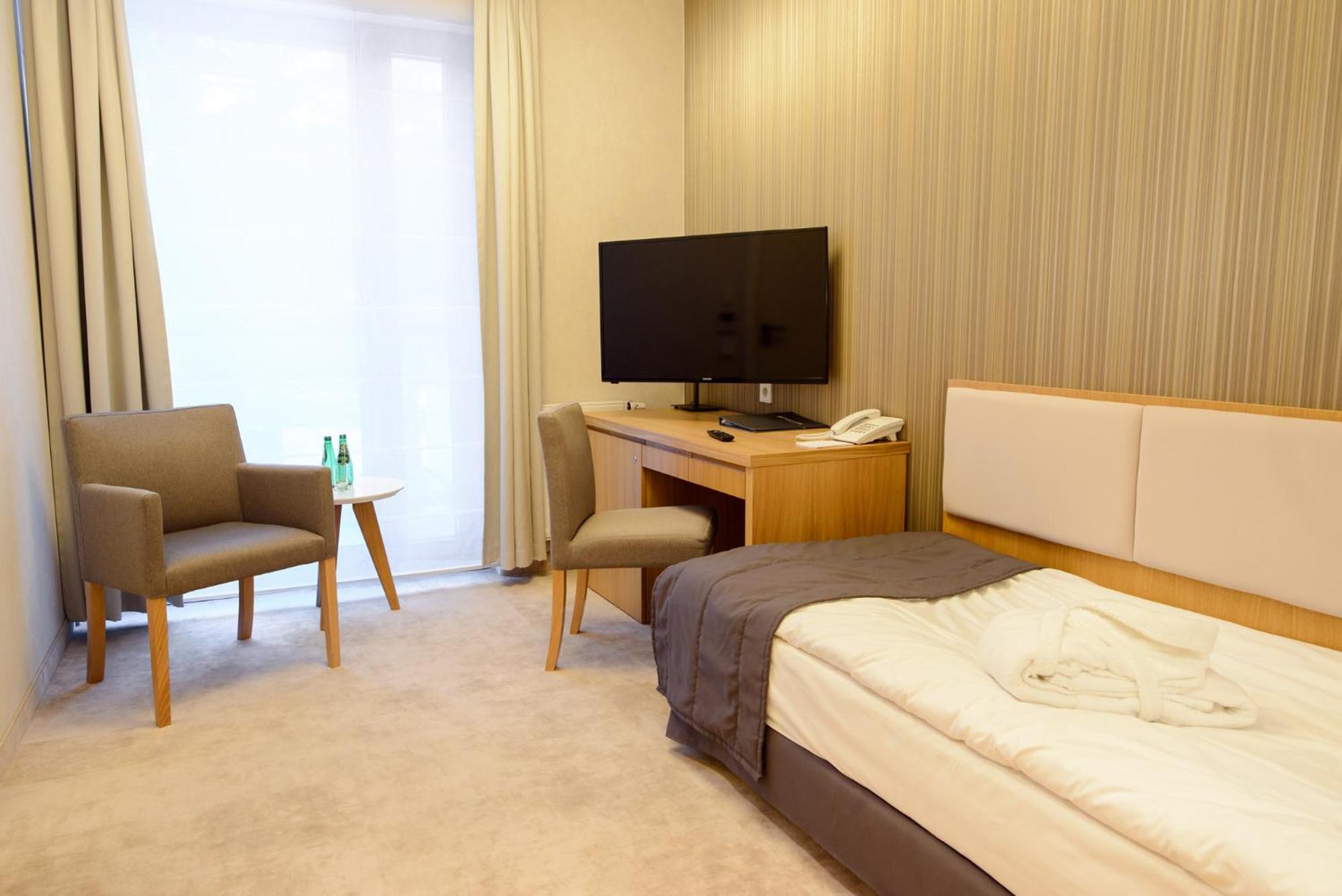 Standard Single Room with Shower photo 3