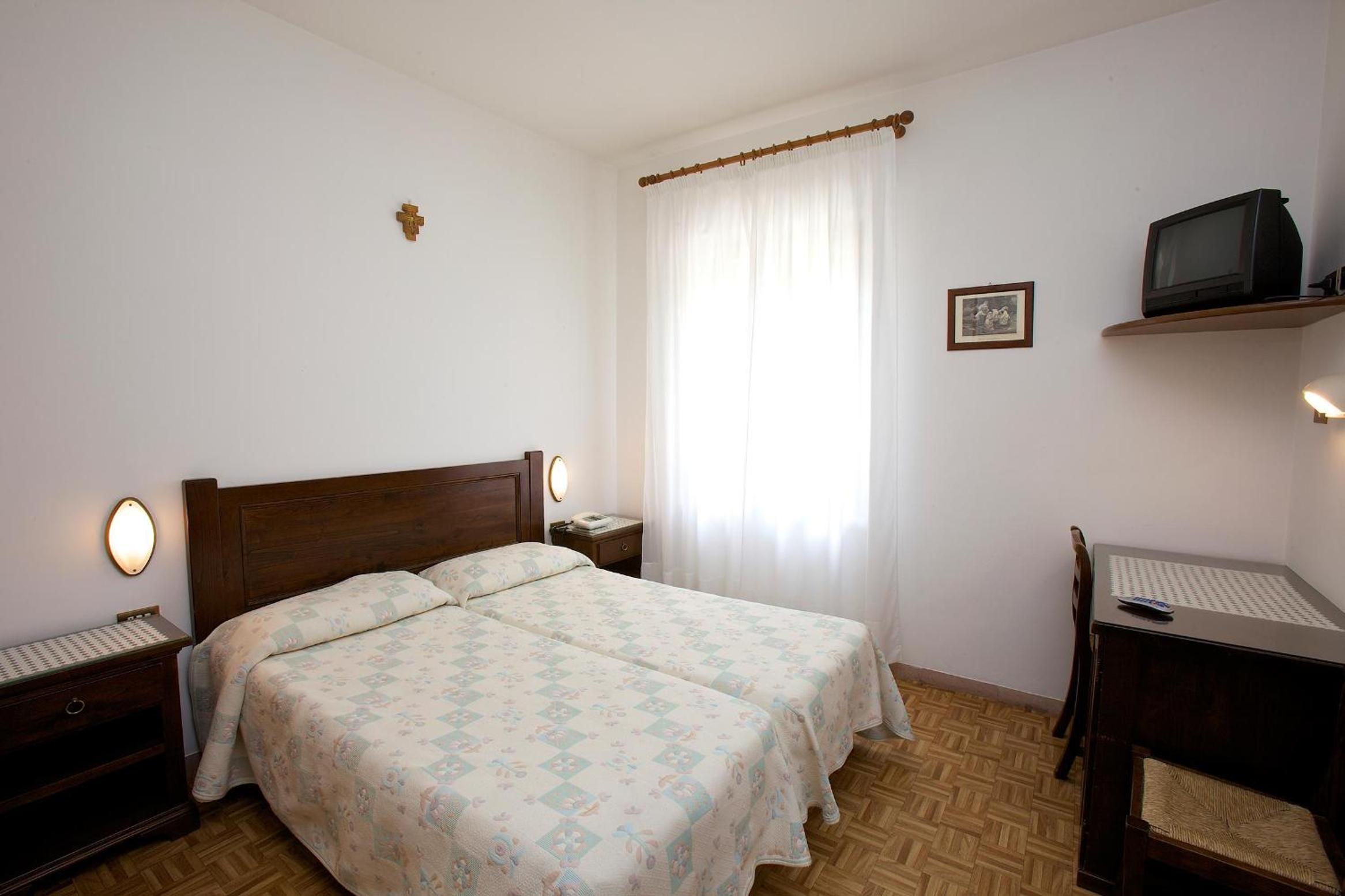 Twin Room - Photo 1