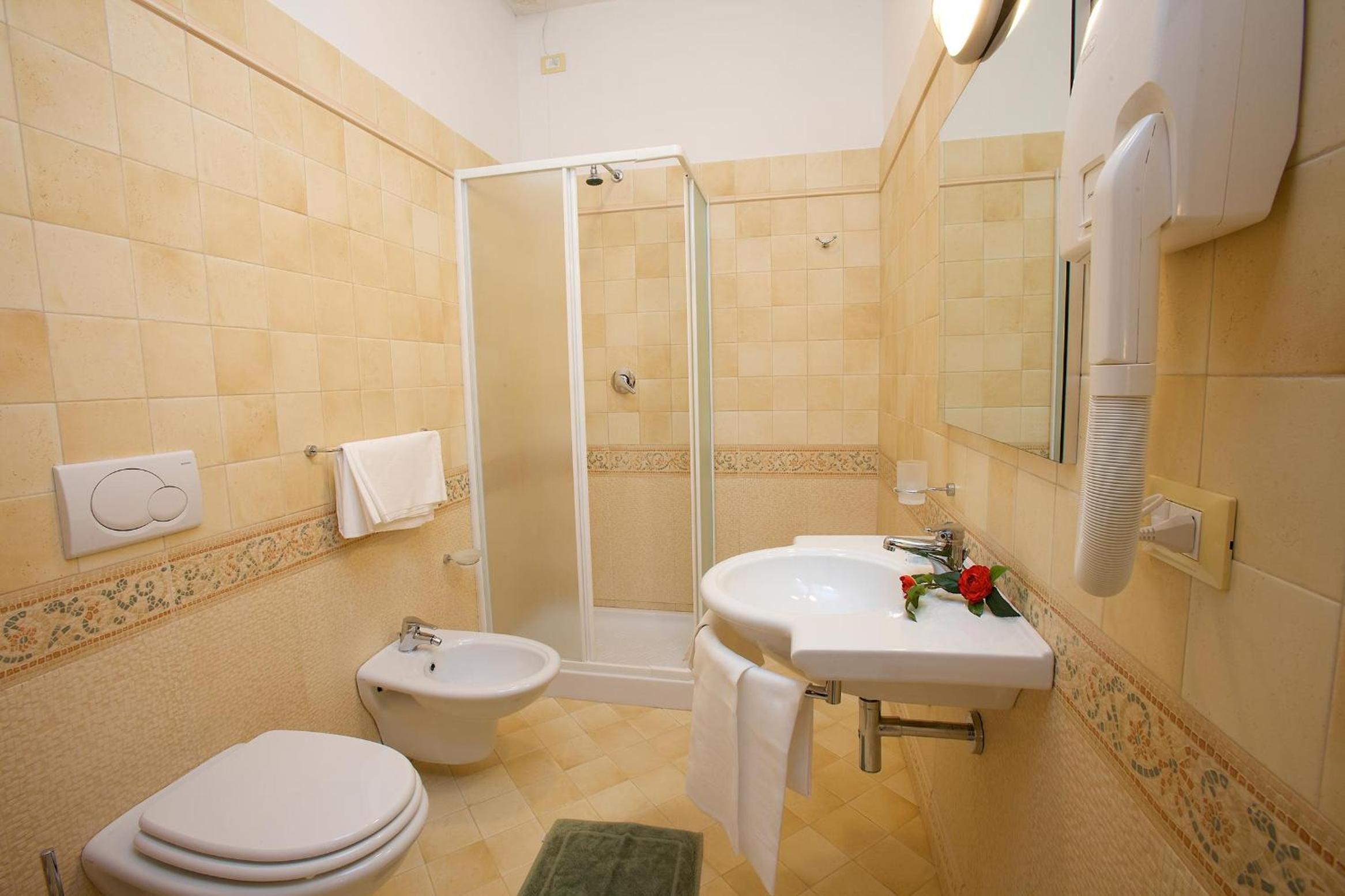 Twin Room - Photo 4