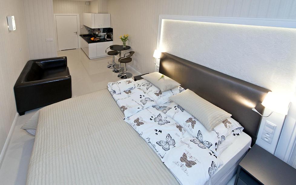 Standard Double or Twin Room - Photo 14