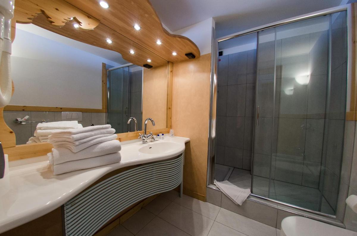 Junior Suite with Balcony photo 3