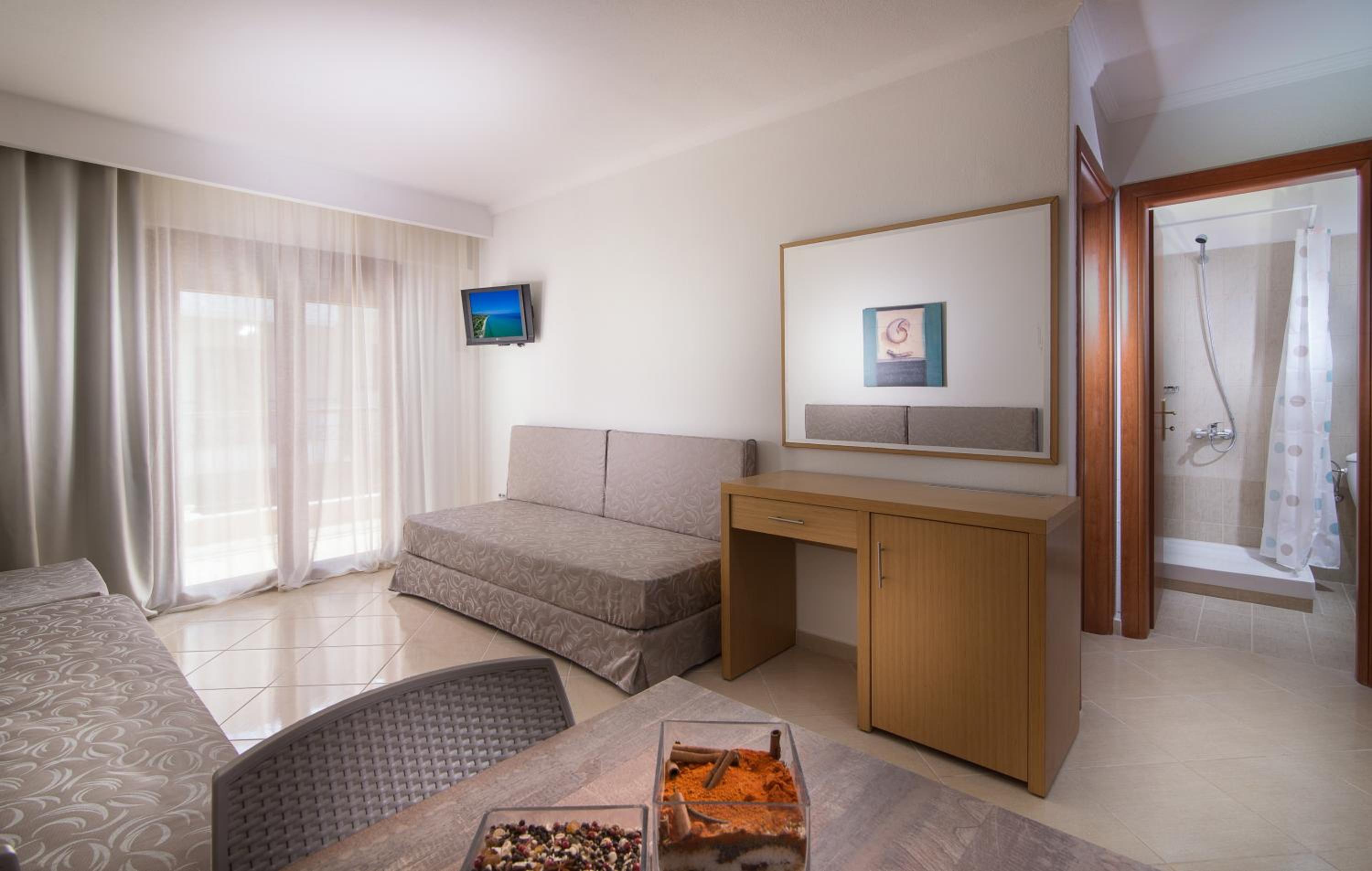 One Bedroom Apartment with Balcony - Photo 18