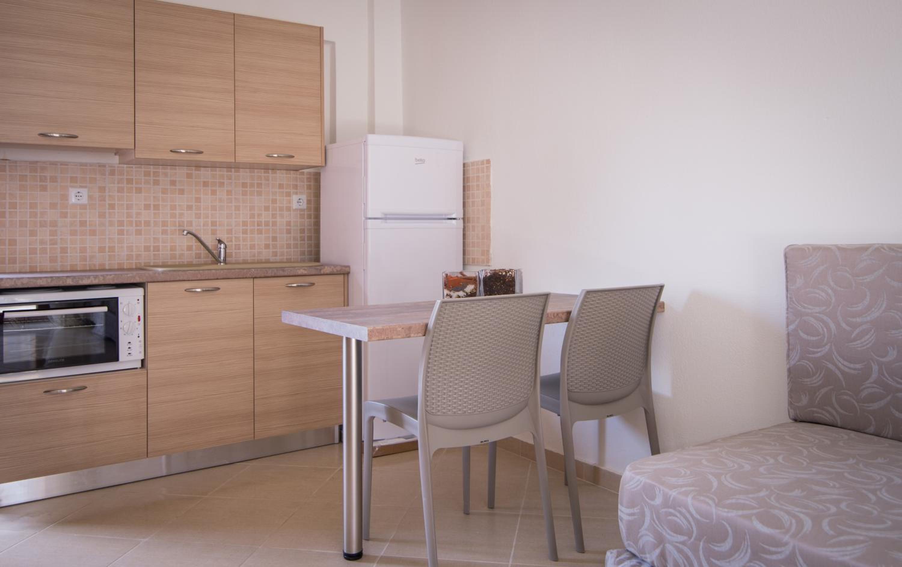 One Bedroom Apartment with Balcony - Photo 16