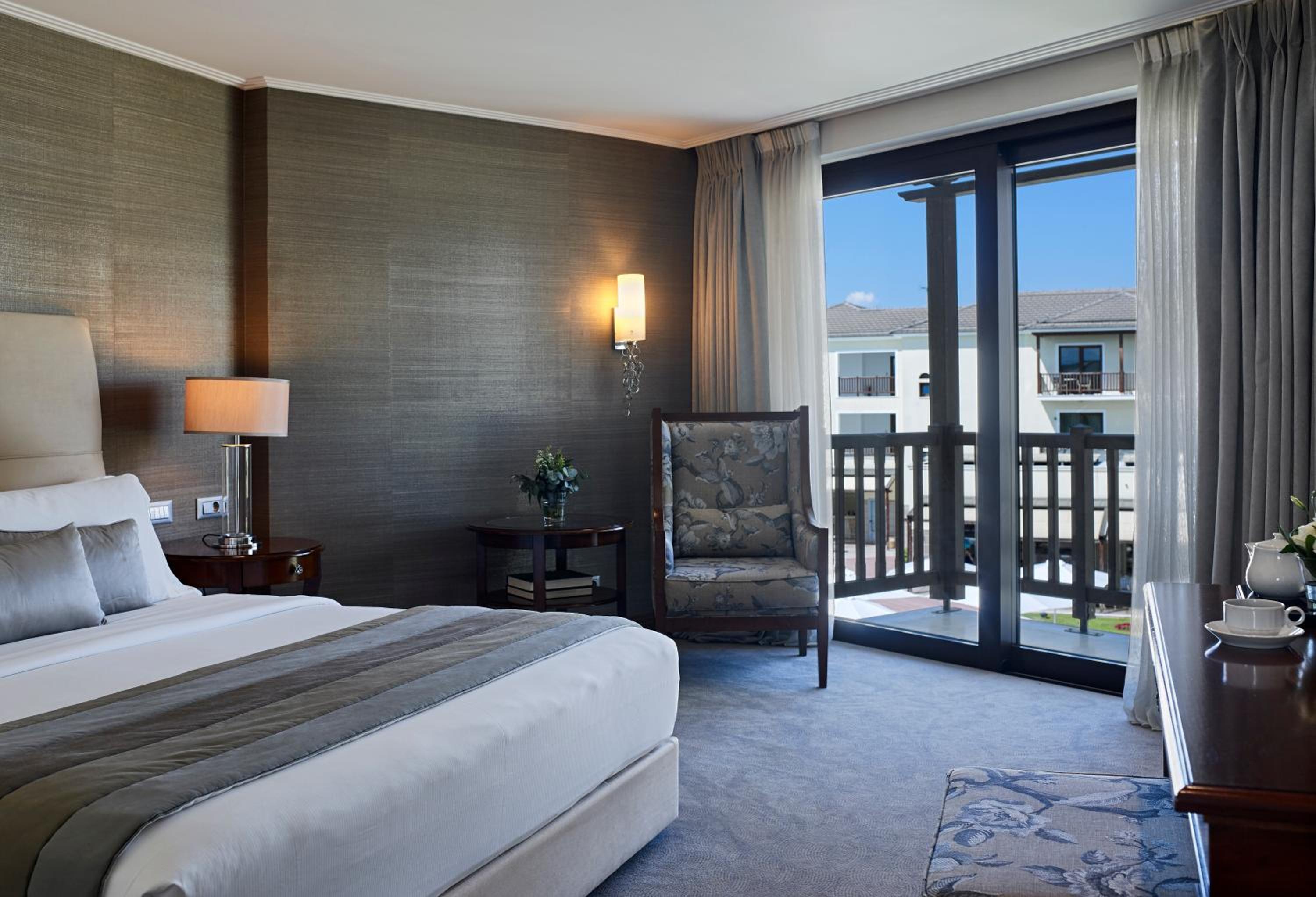 Superior Double Room with Partial Lake View photo 3
