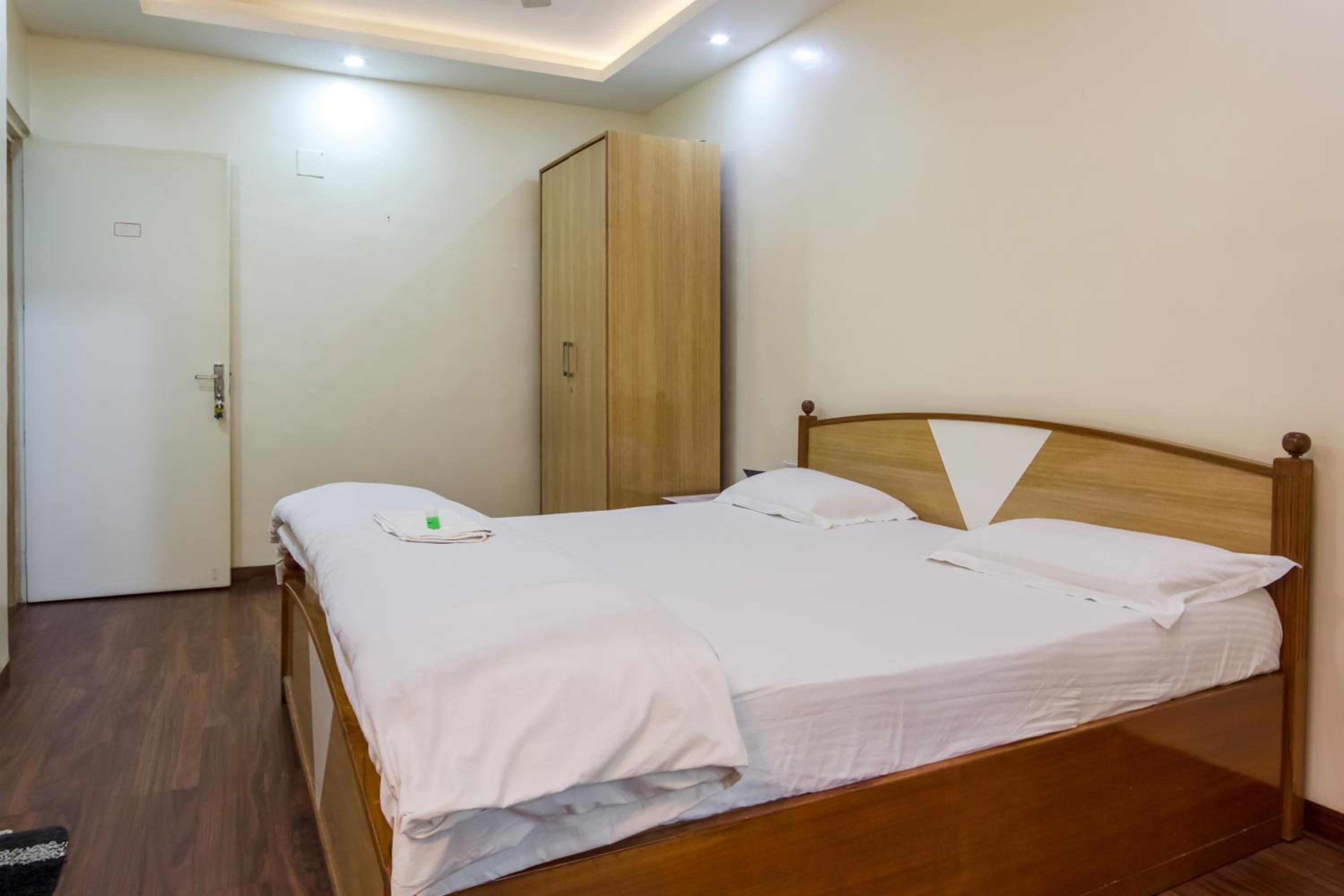 Standard Double Room with Fan - Photo 4