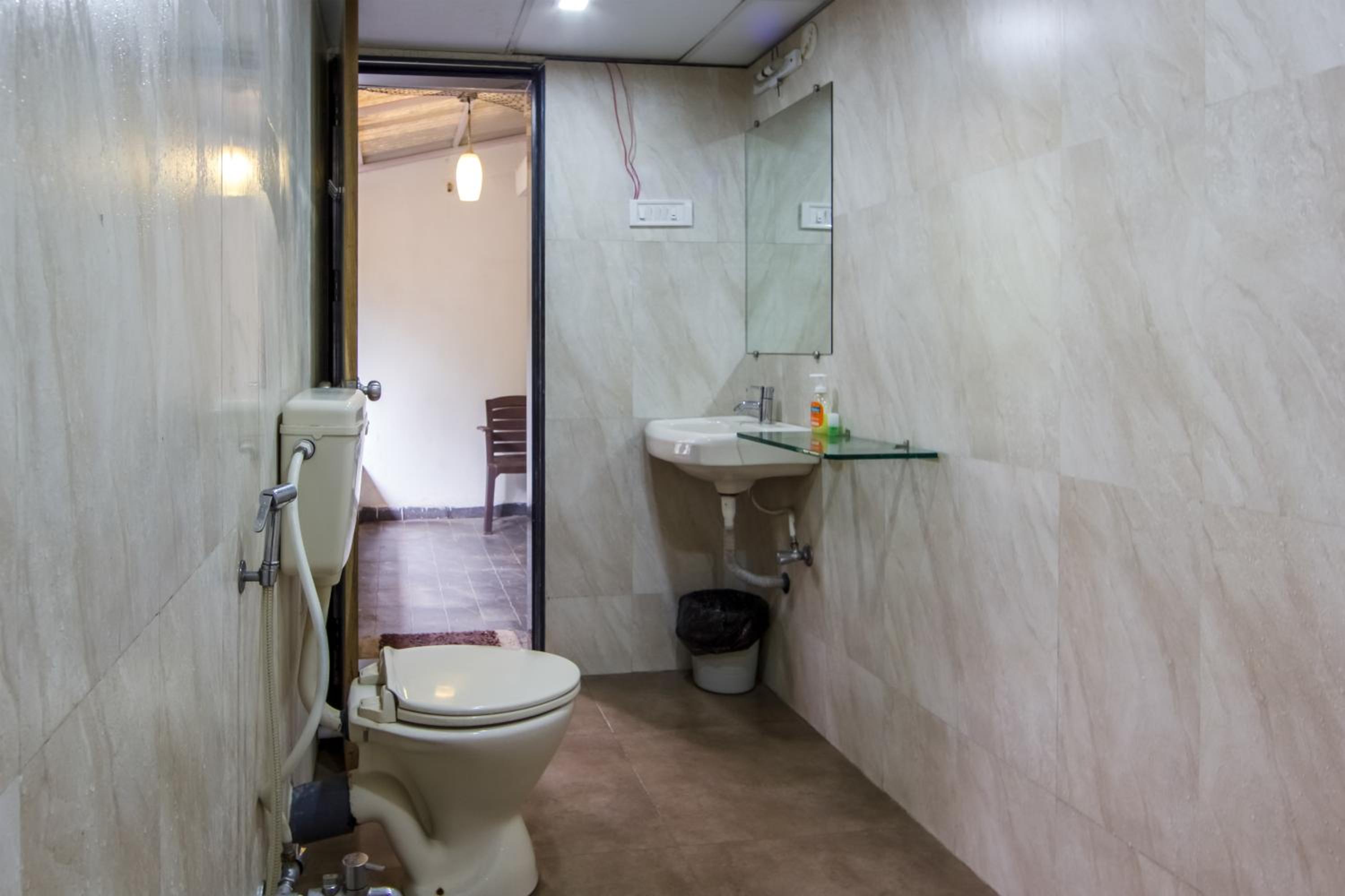 Deluxe Double Room with Balcony - Photo 2