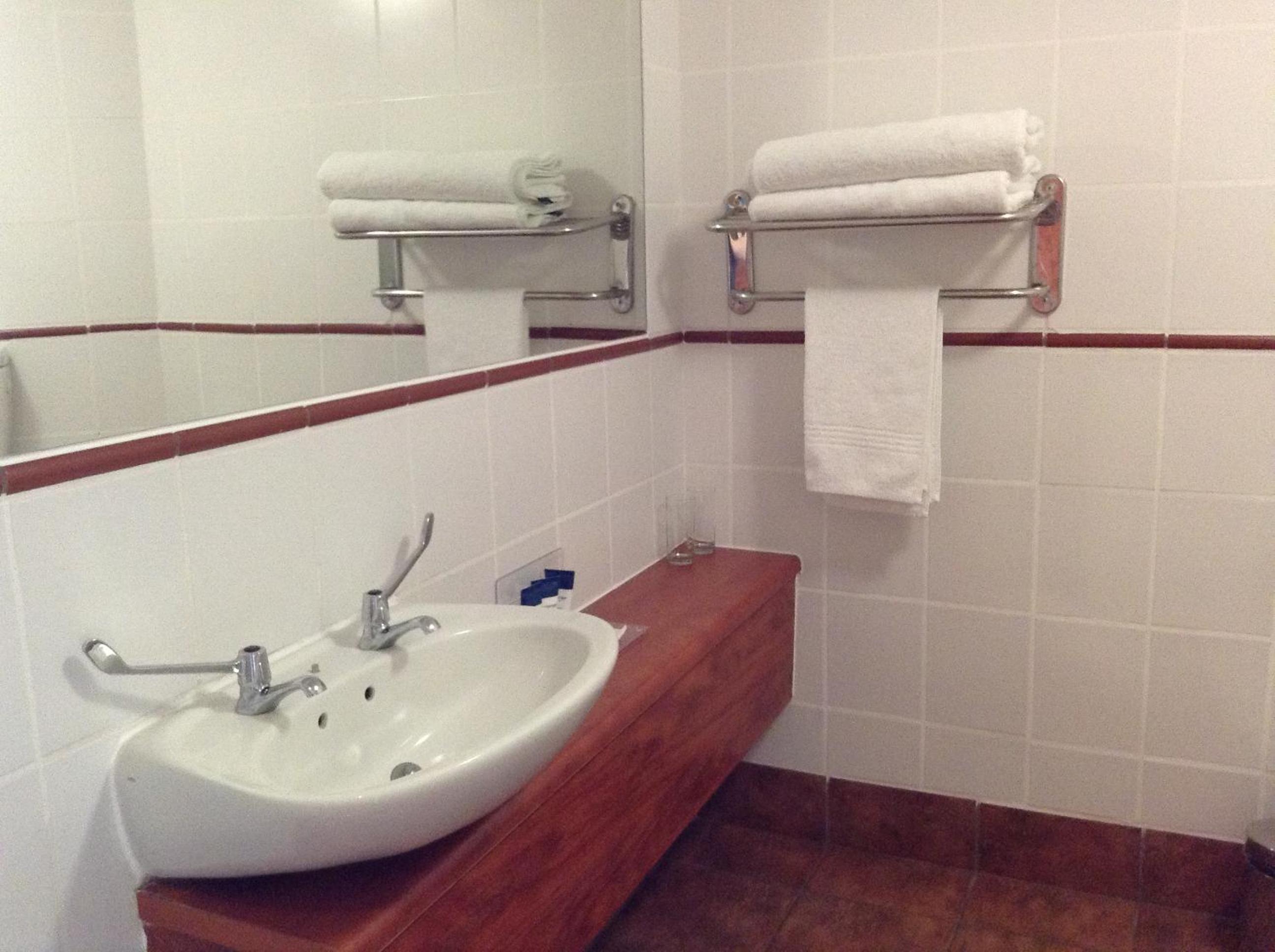 Twin Room - Photo 3