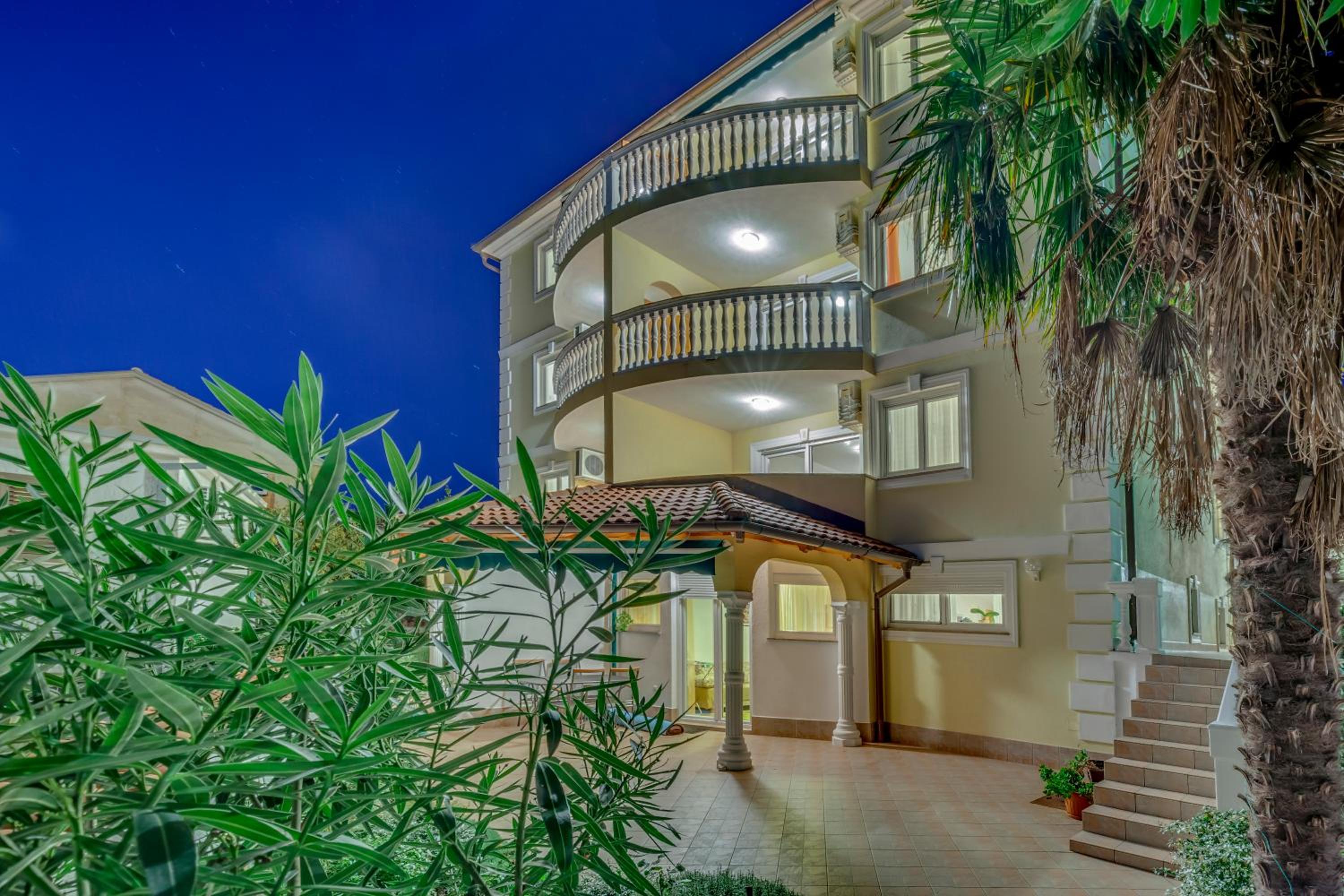 Two-Bedroom Apartment with Balcony - Photo 2
