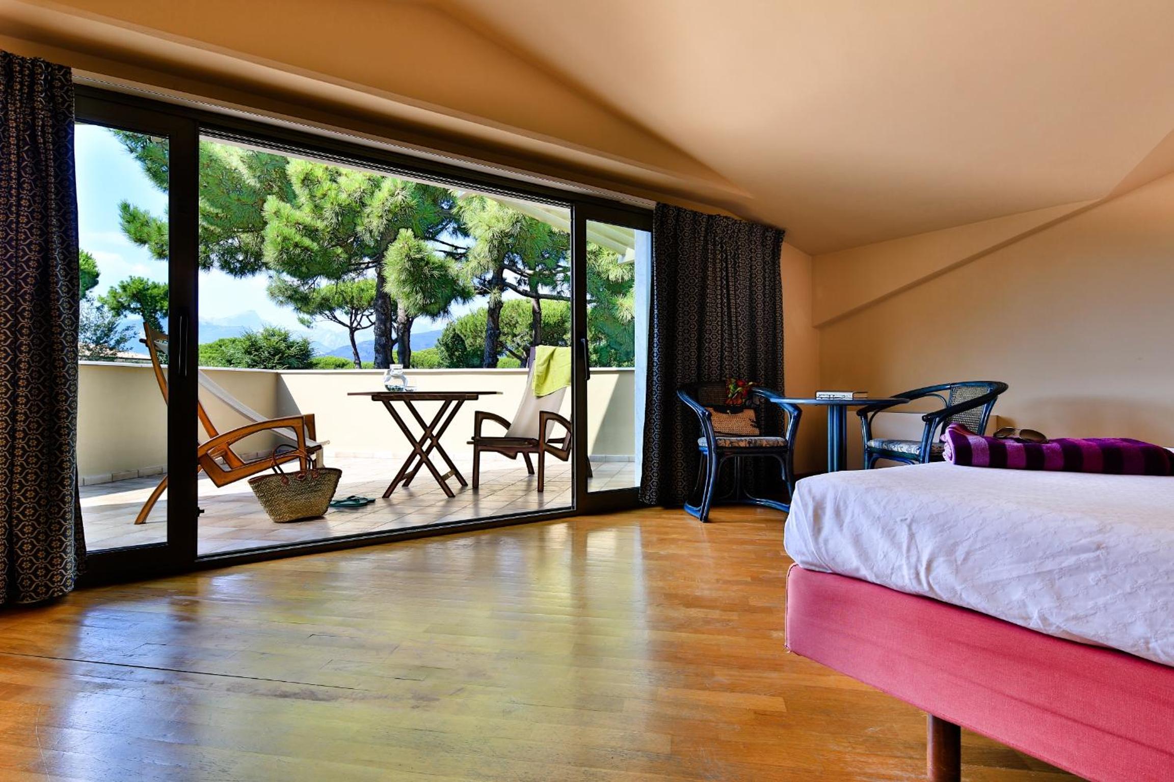 Double or Twin Room with Terrace - Photo 2