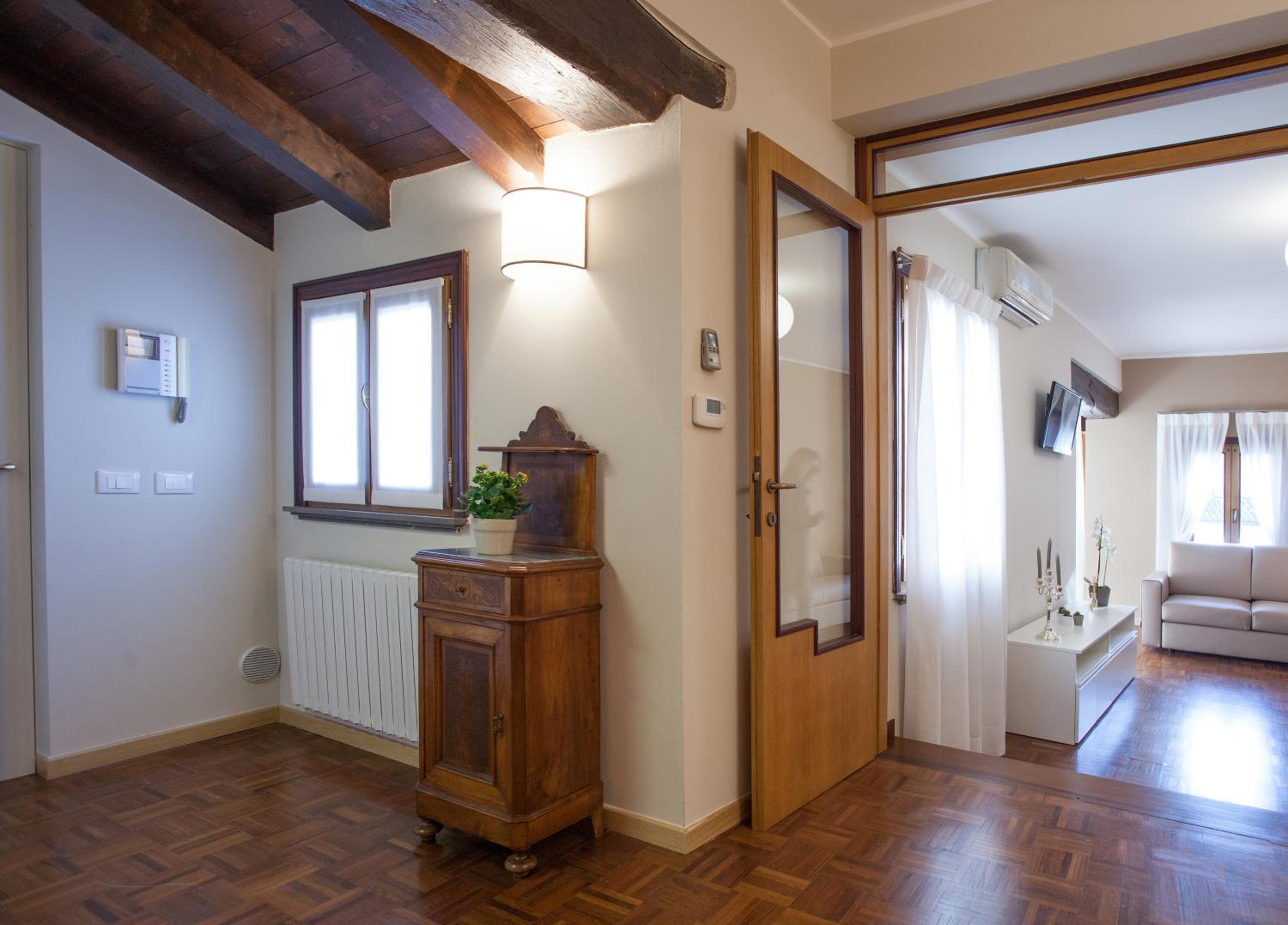 Apartment - Split Level photo 1