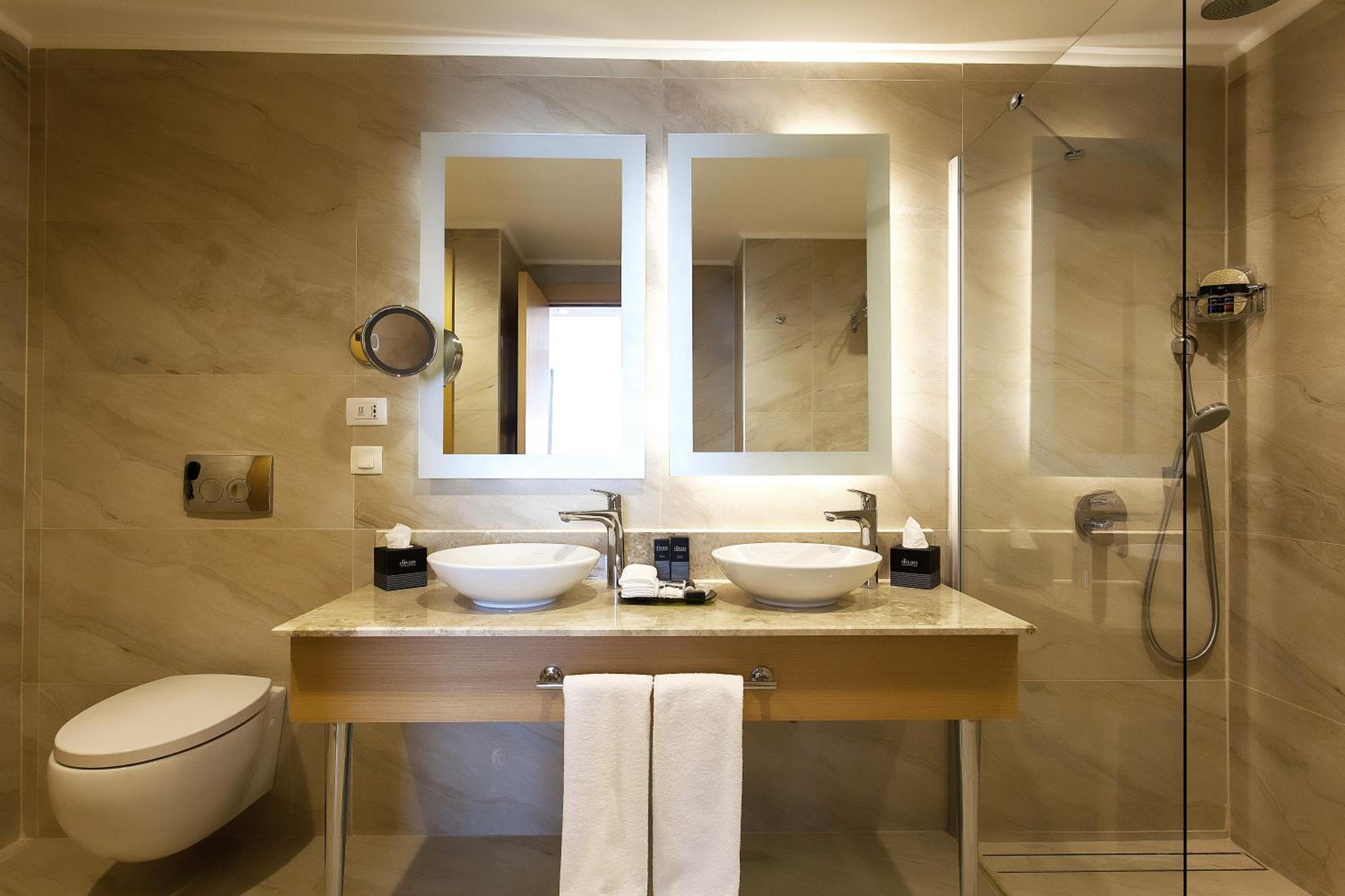 One-Bedroom Suite with City View photo 2