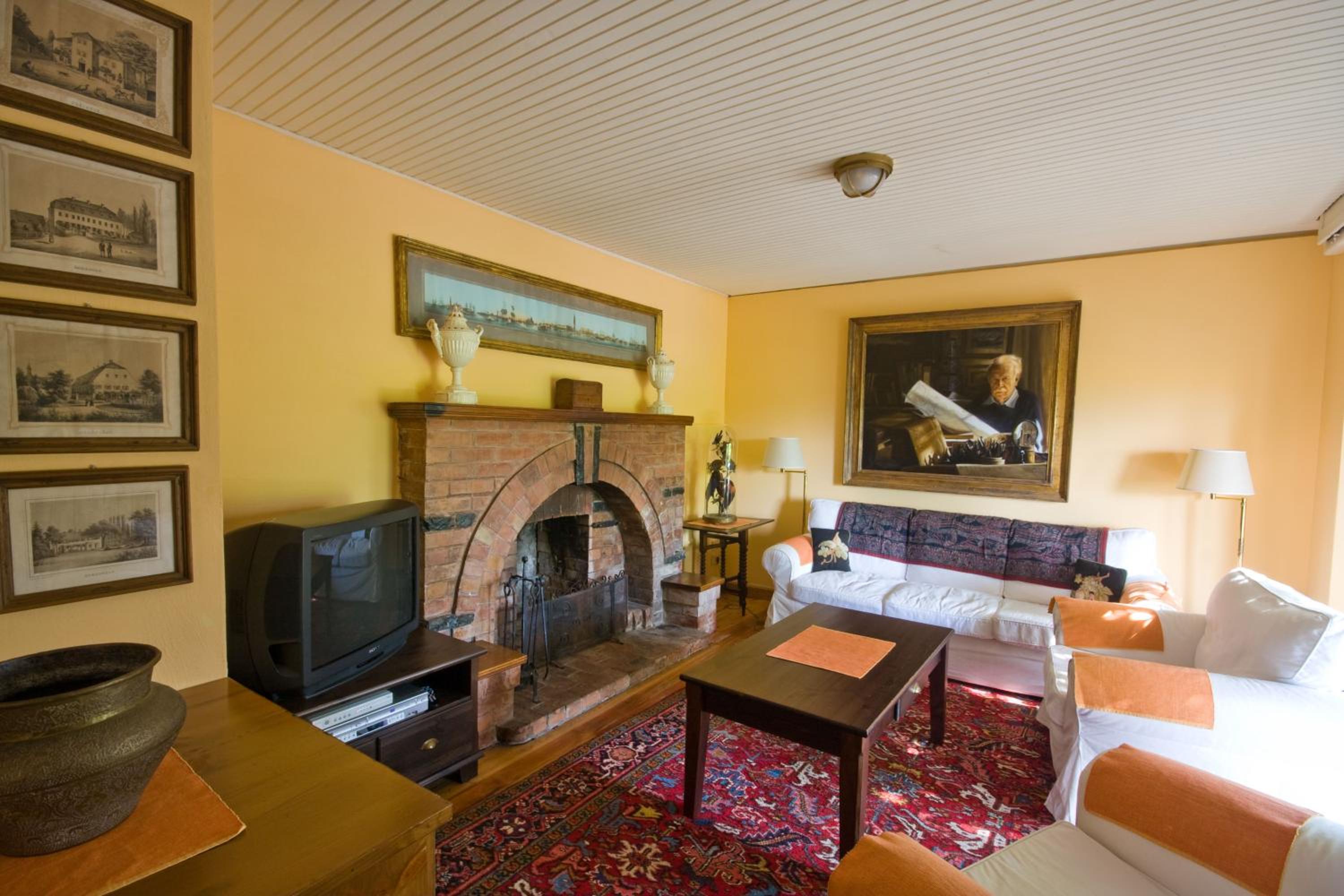 Four-Bedroom House photo 2