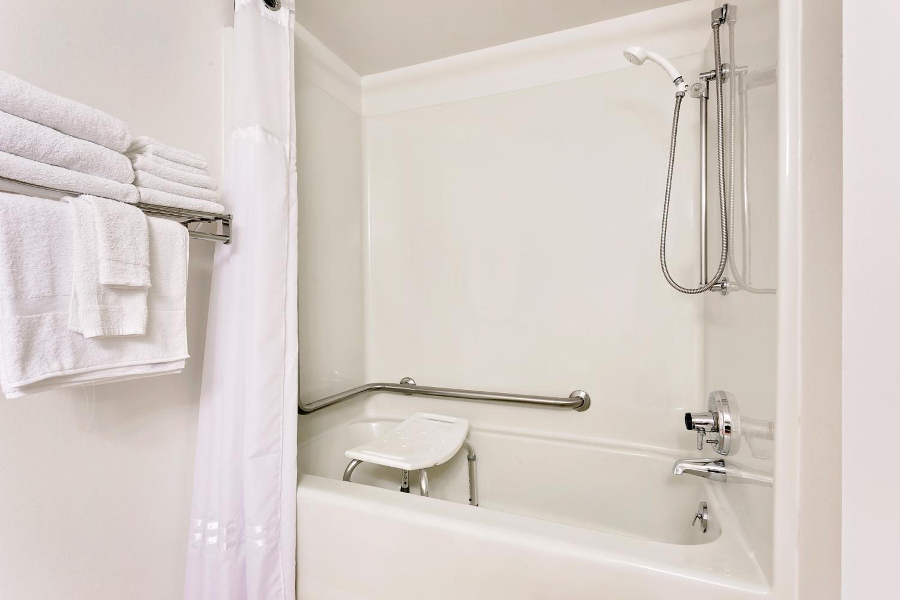Queen Room - Disability Access - Non-Smoking - Photo 3