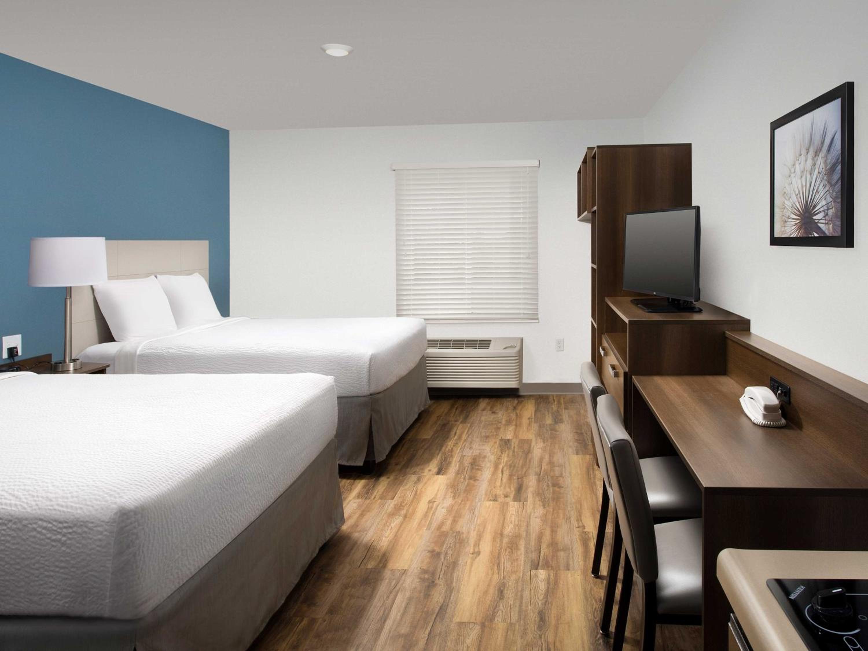 Standard Queen Room with Two Queen Beds - Non-Smoking photo 3