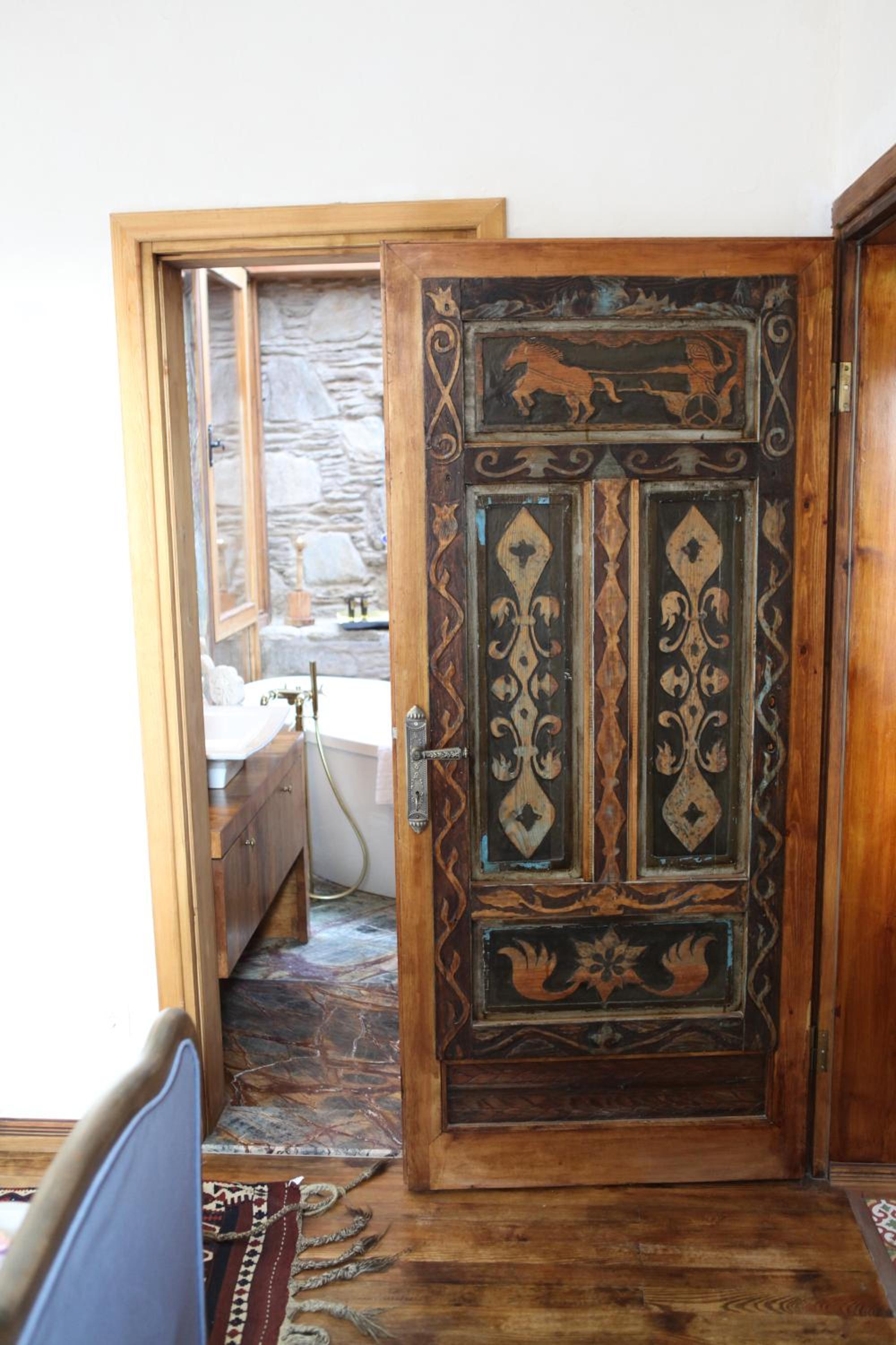 Deluxe Double Room with Bath - Photo 2
