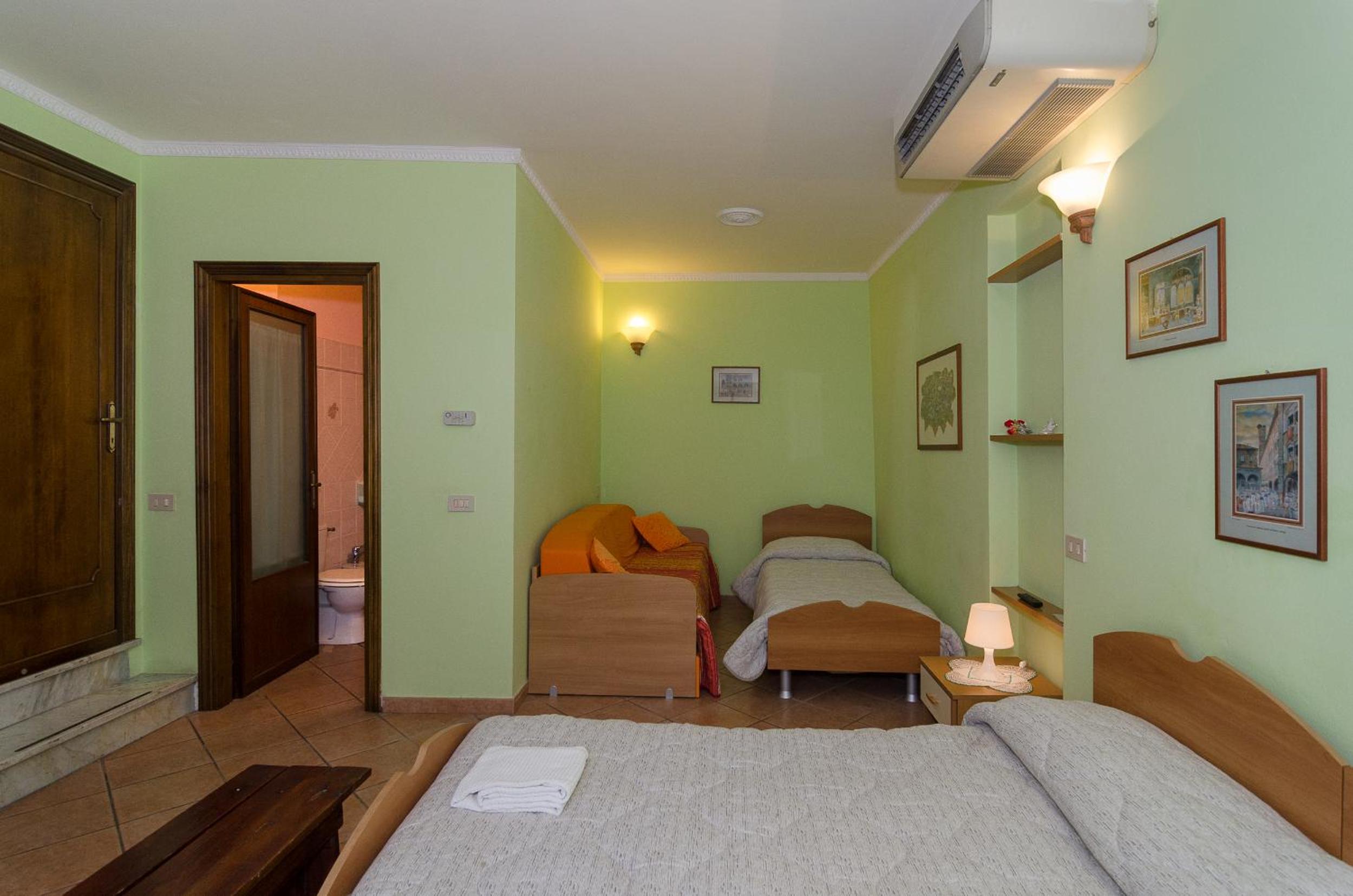 Elite Quadruple Room with Private Bathroom