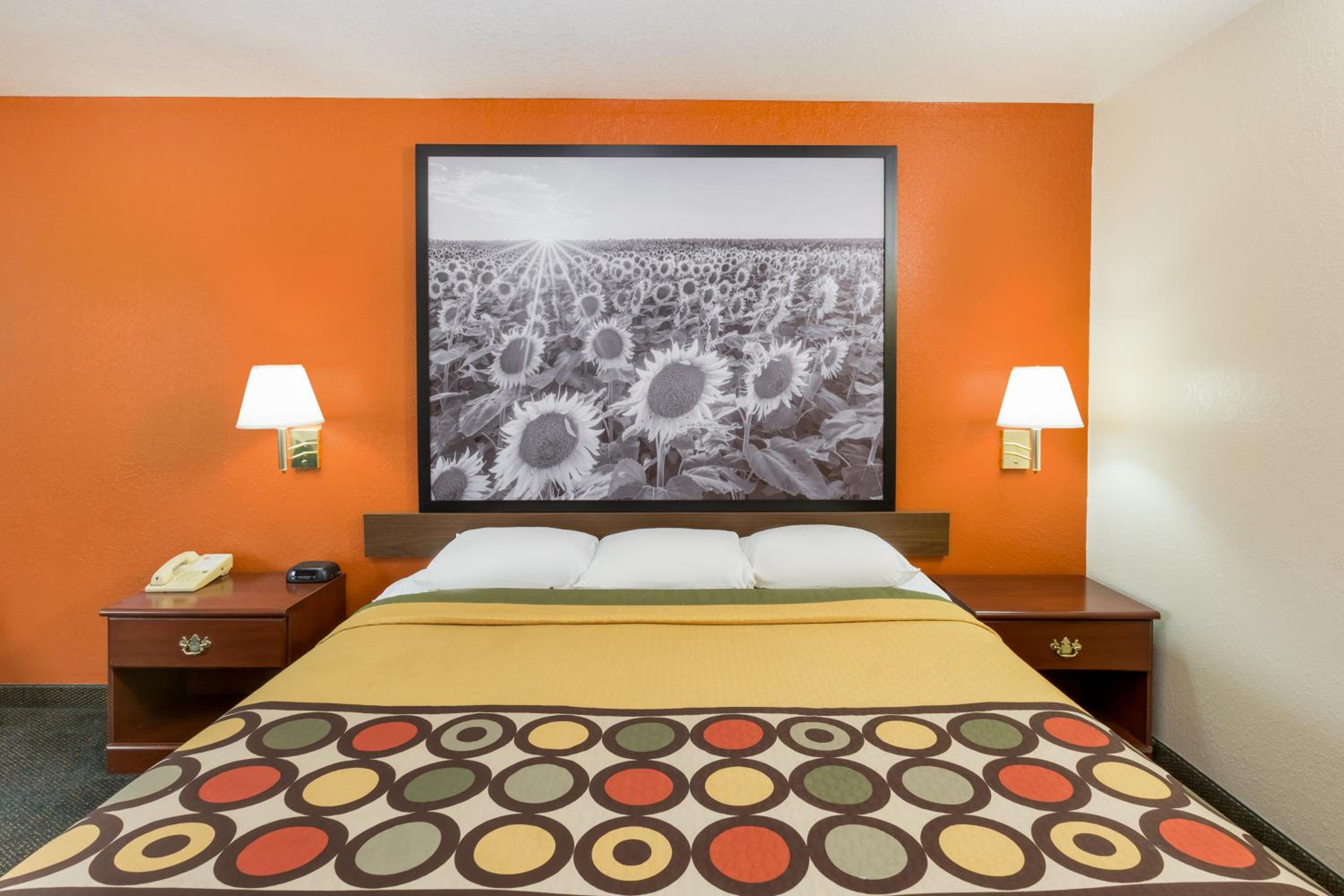 King Room - Non-Smoking - Photo 6
