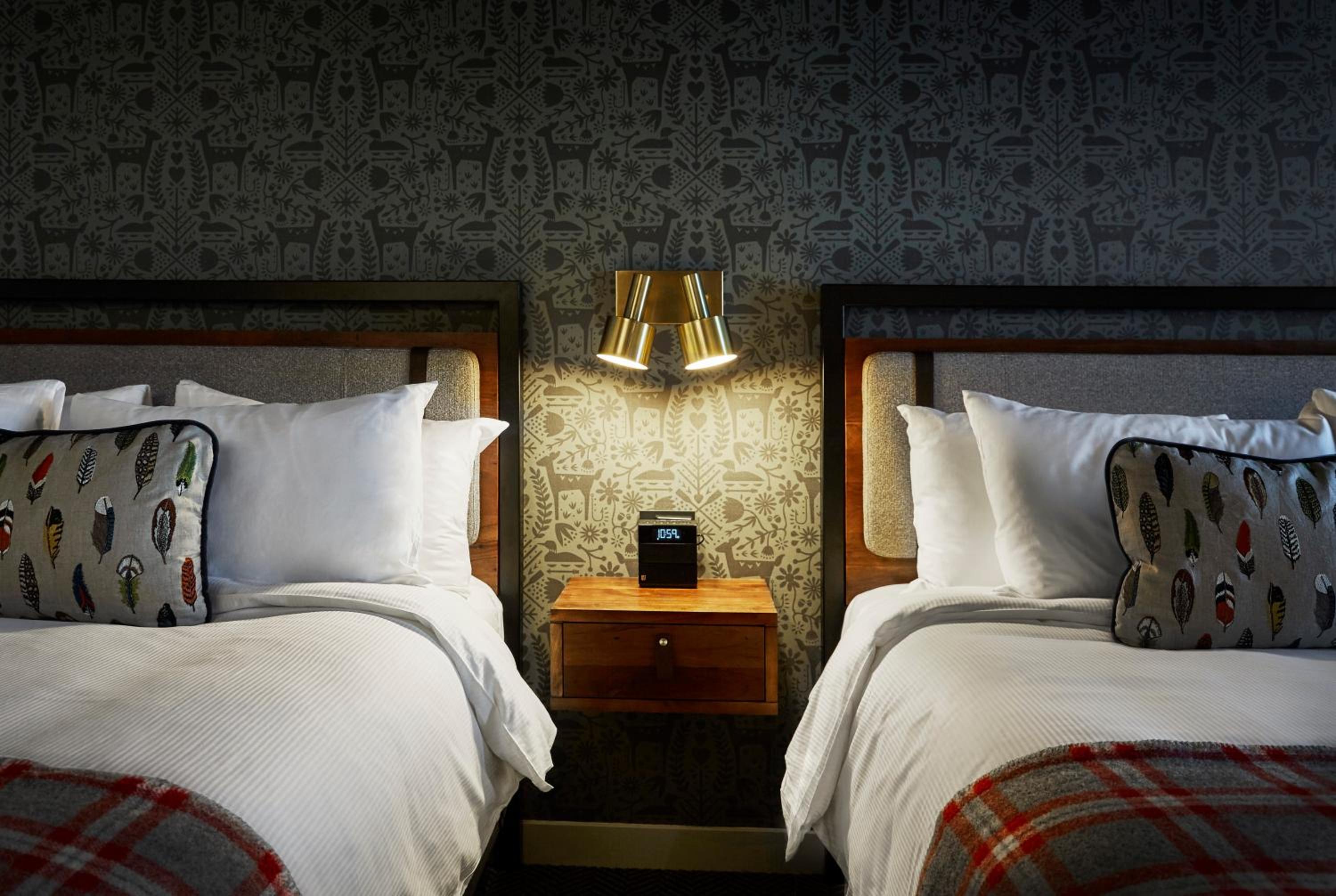 Queen Room with Two Queen Beds photo 2
