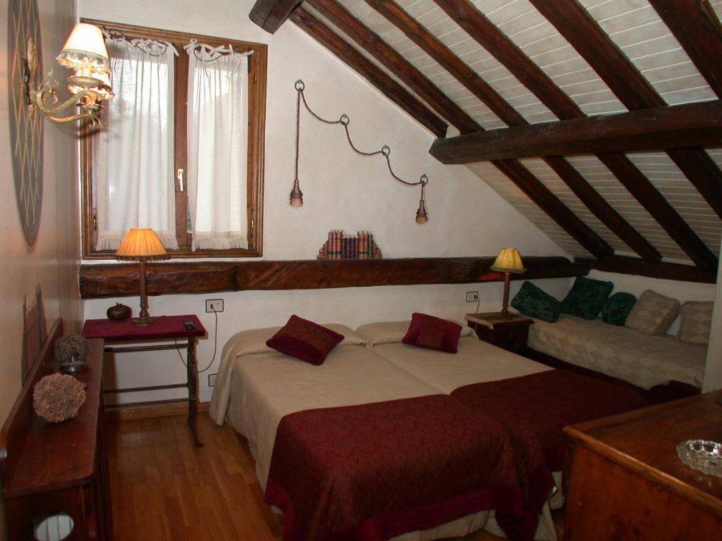 Large Double Room - Photo 2