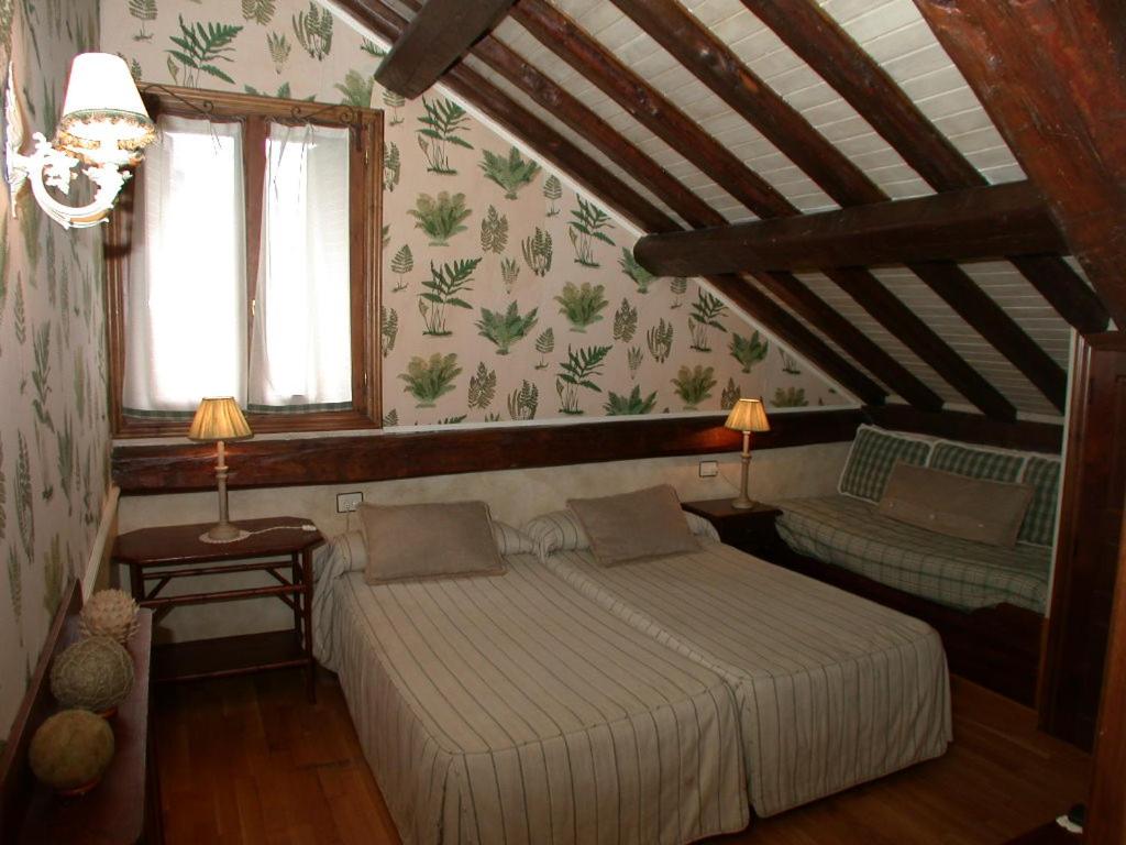 Double Room with Extra Bed photo 2