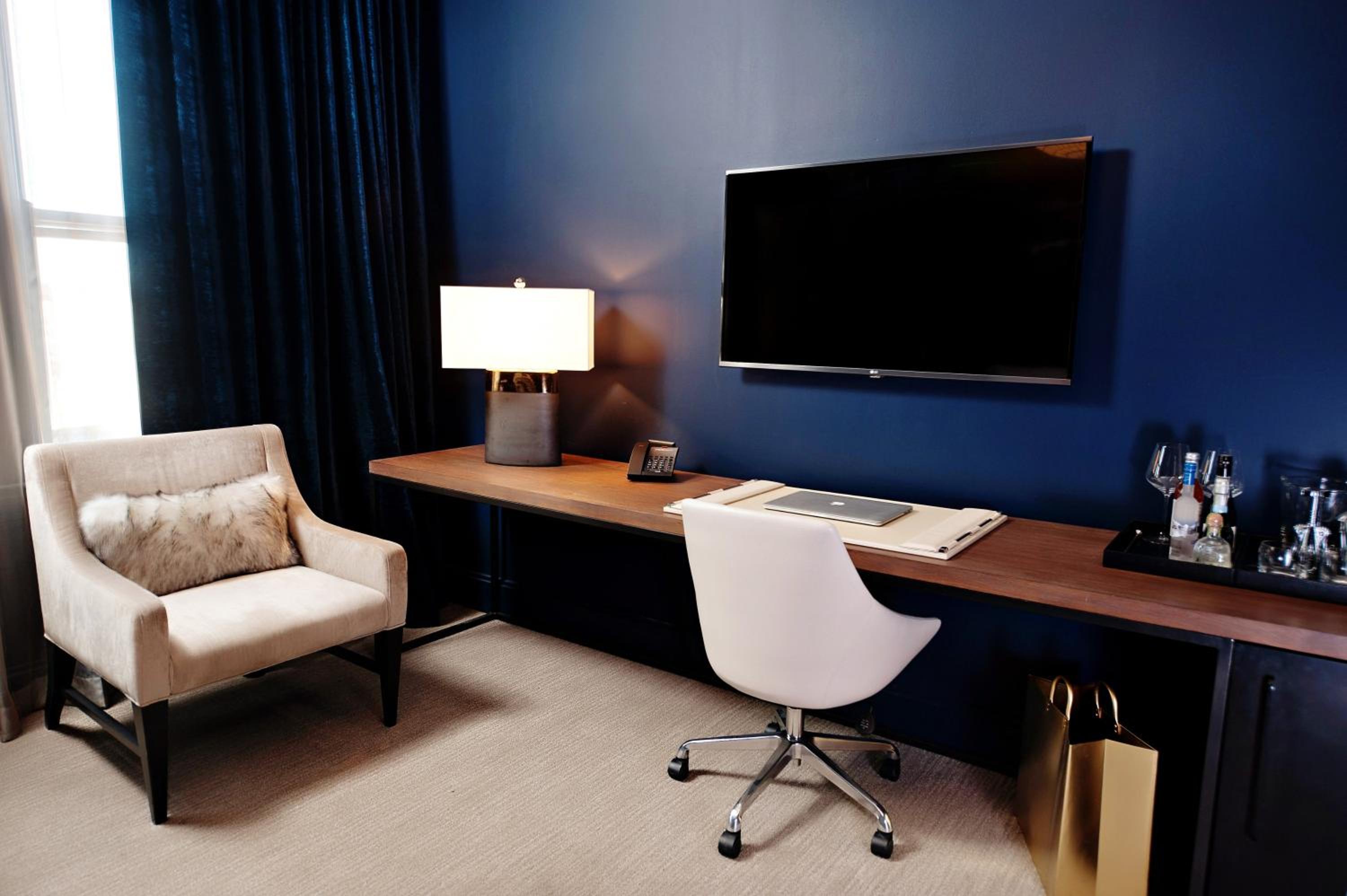 Deluxe King Room photo 2