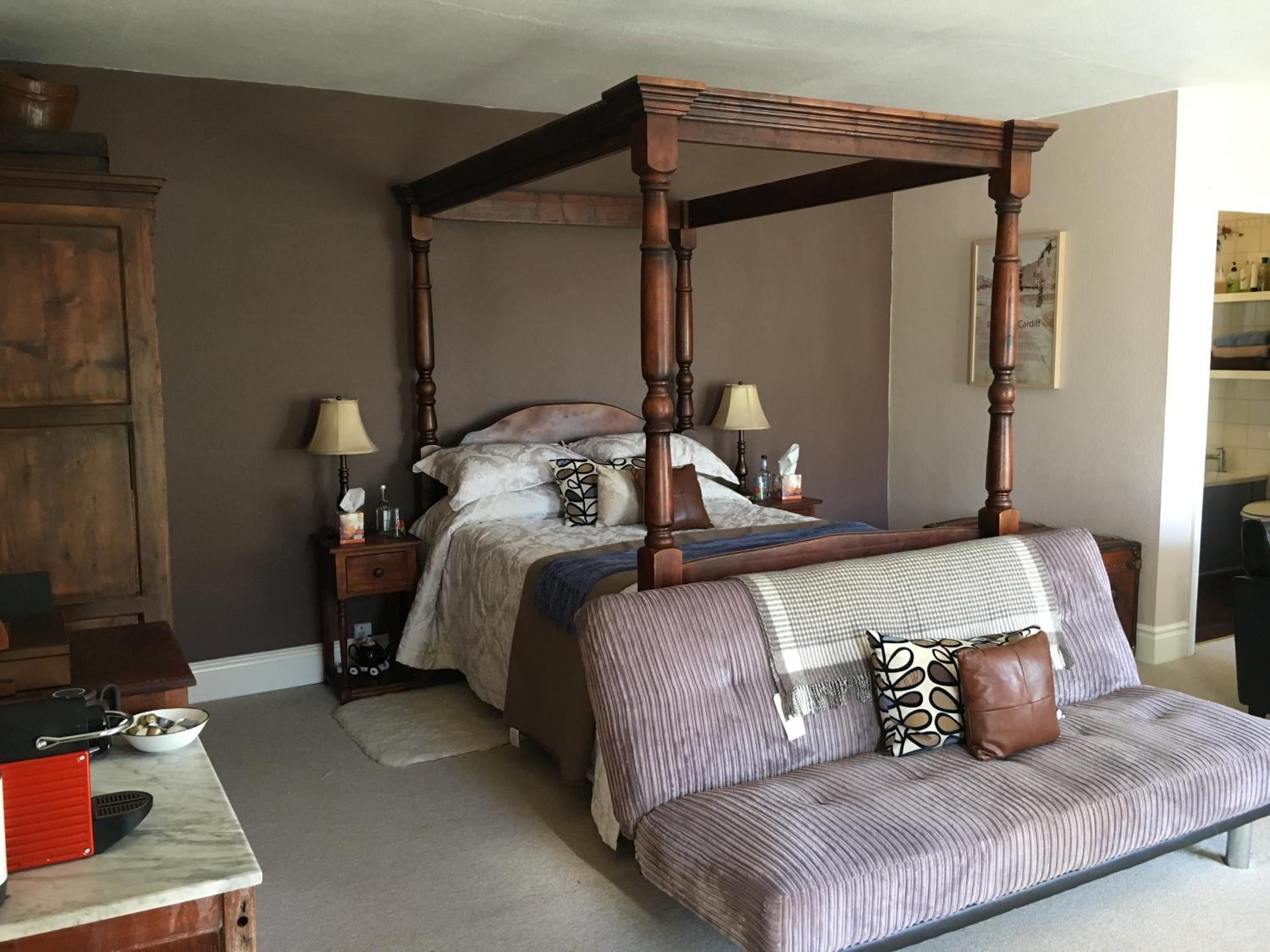 Large Double Room photo 2