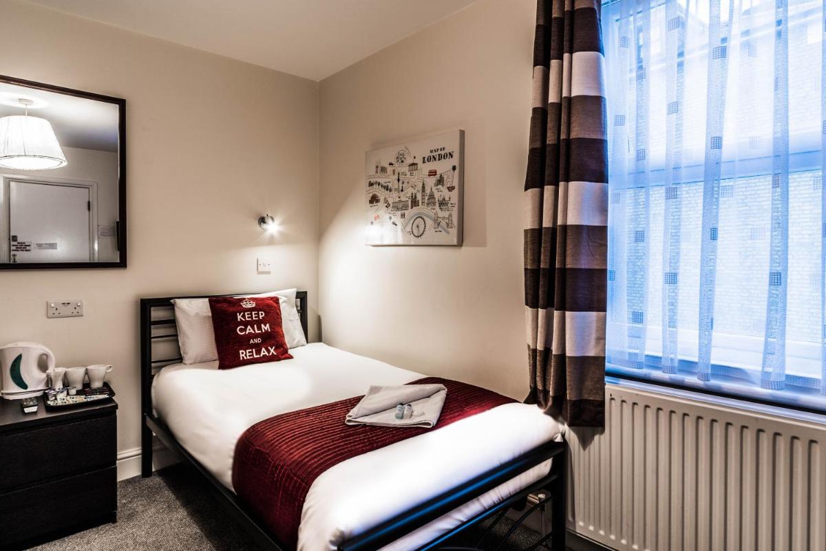 Single Room with Private Bathroom photo 2