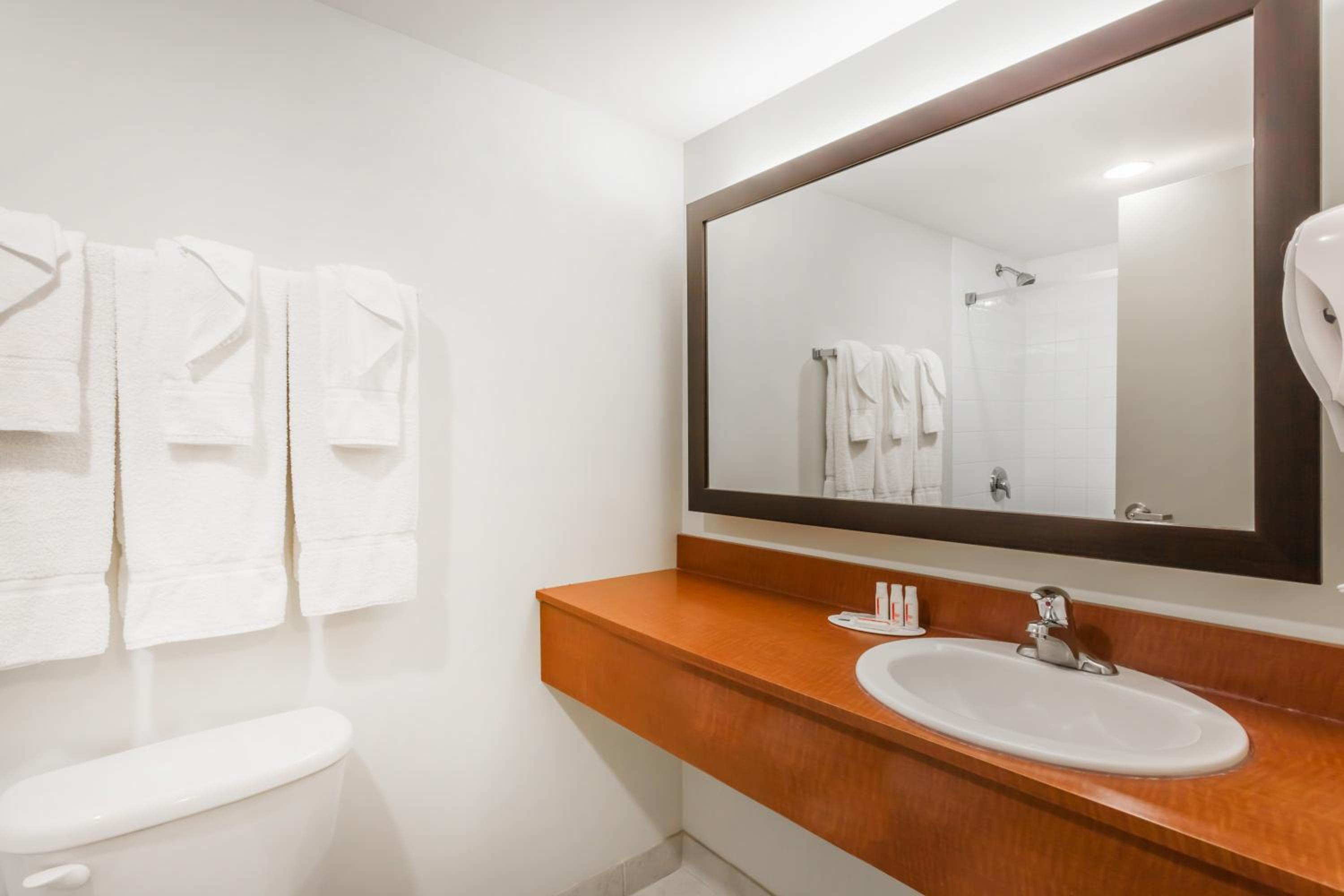 King Room - Non-Smoking - Photo 2