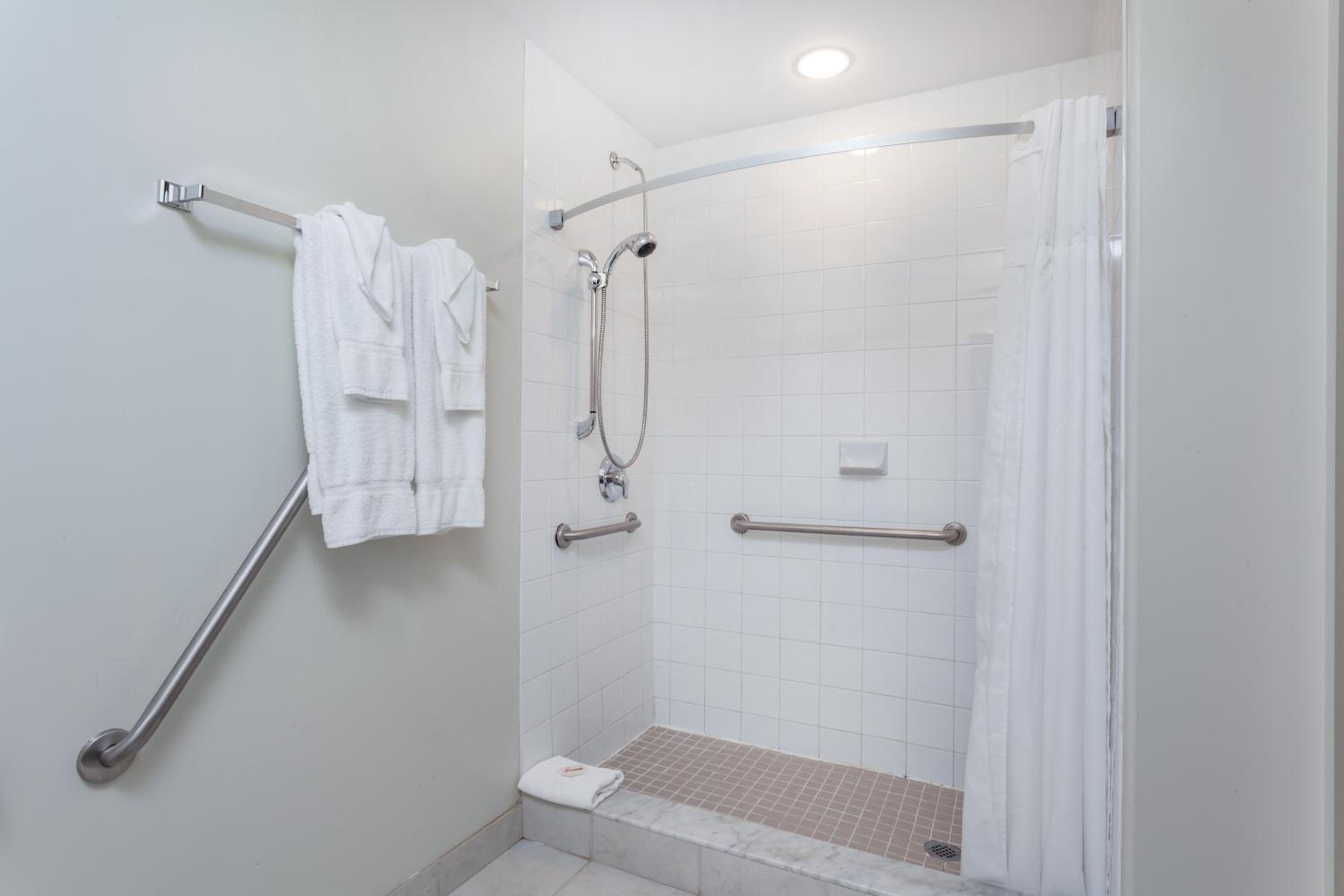 King Room - Disability Access - Non-Smoking - Photo 6