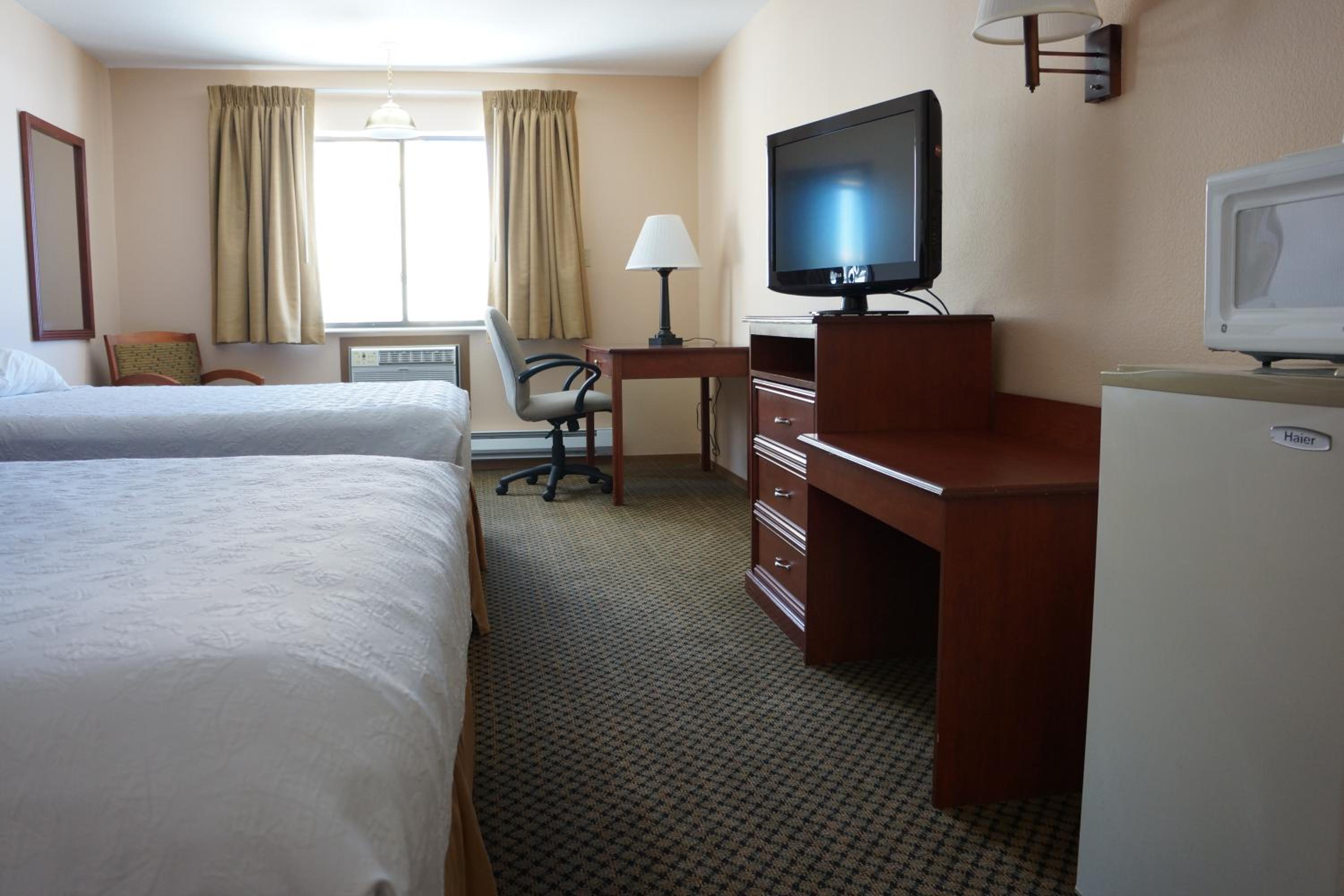Standard Double Queen Room - Photo 7