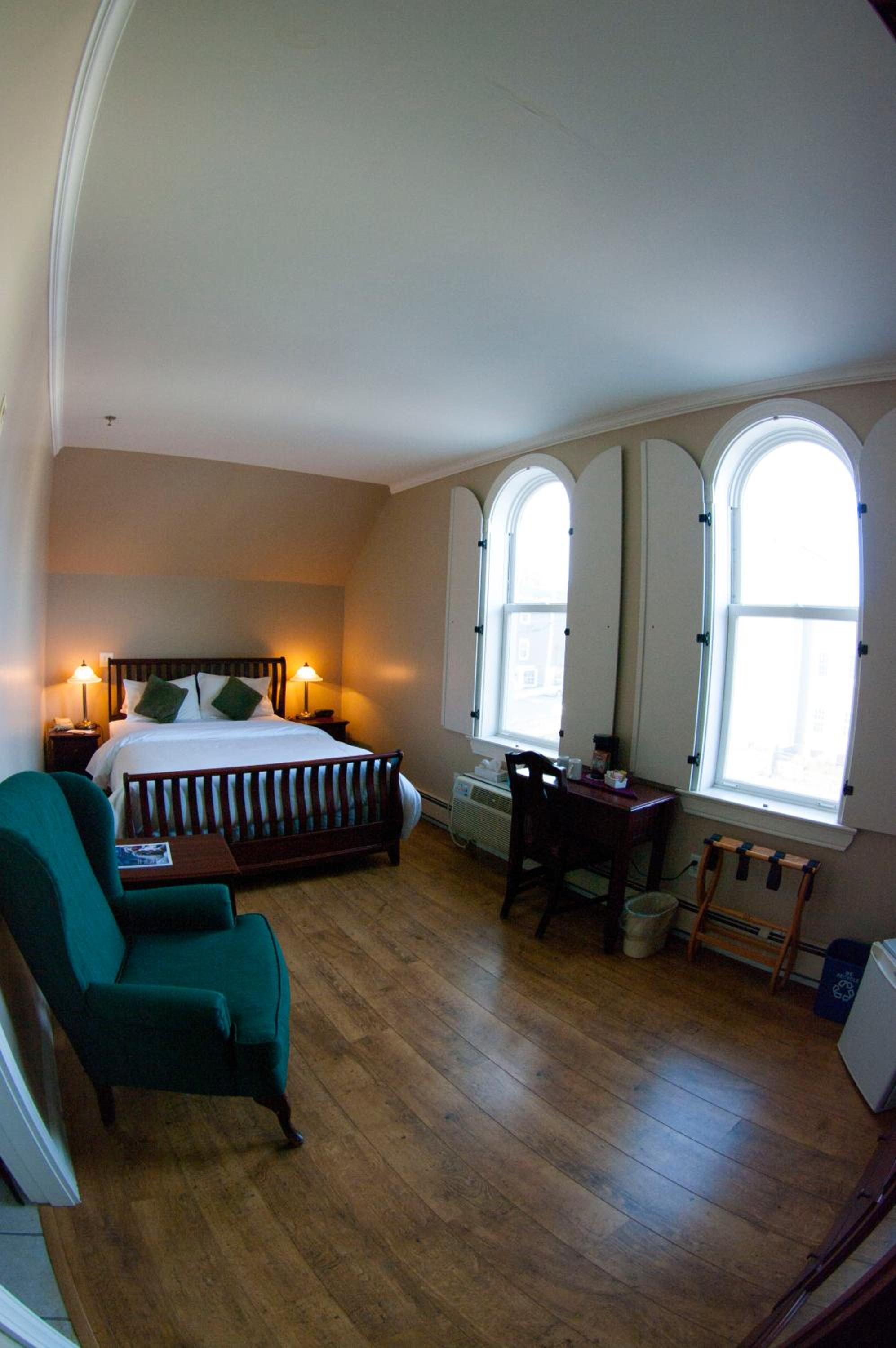 Queen Room With Town View photo 1