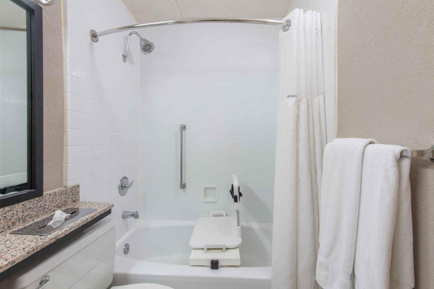 King Room - Non-Smoking - Photo 2