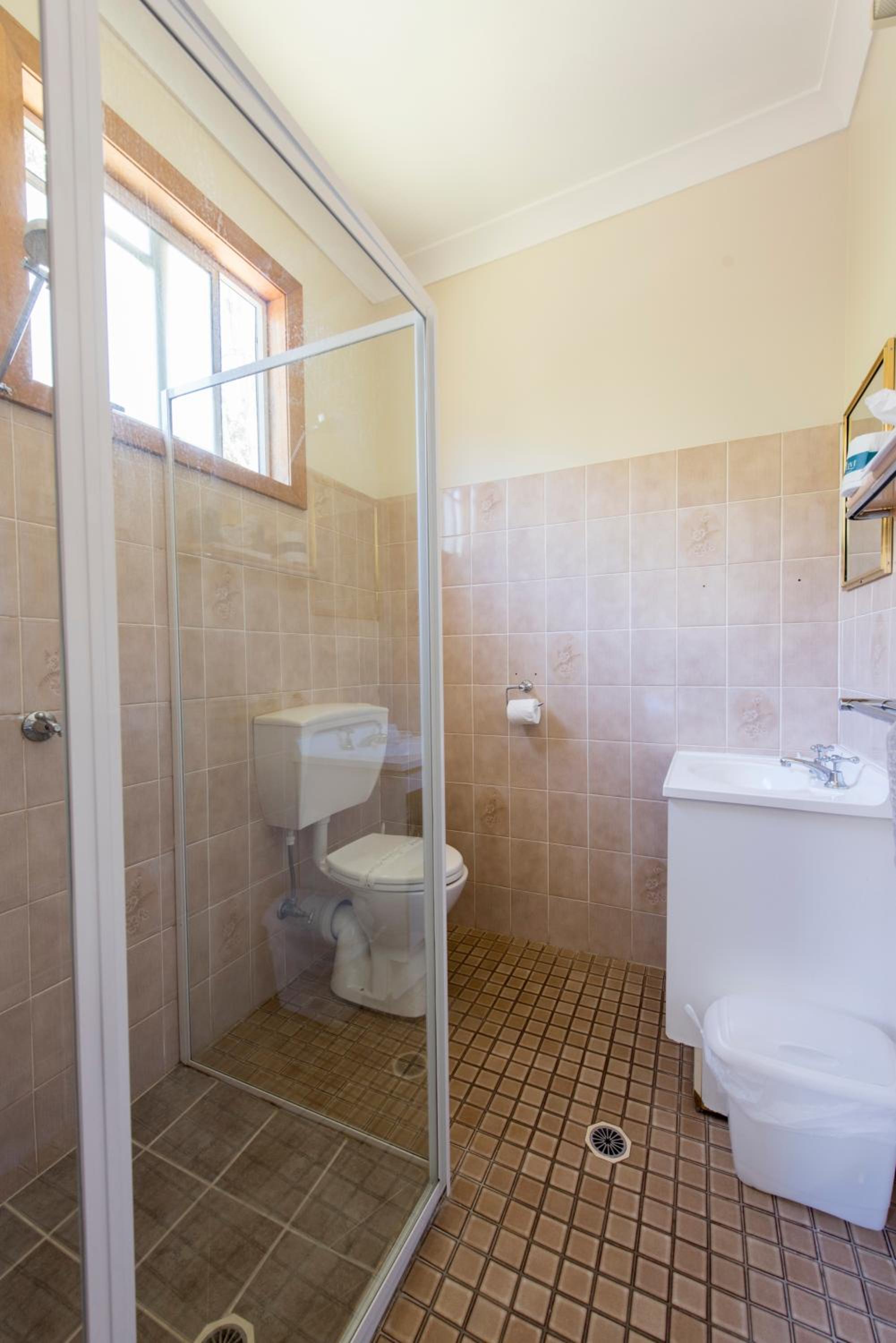 Family Room with Private Bathroom photo 2