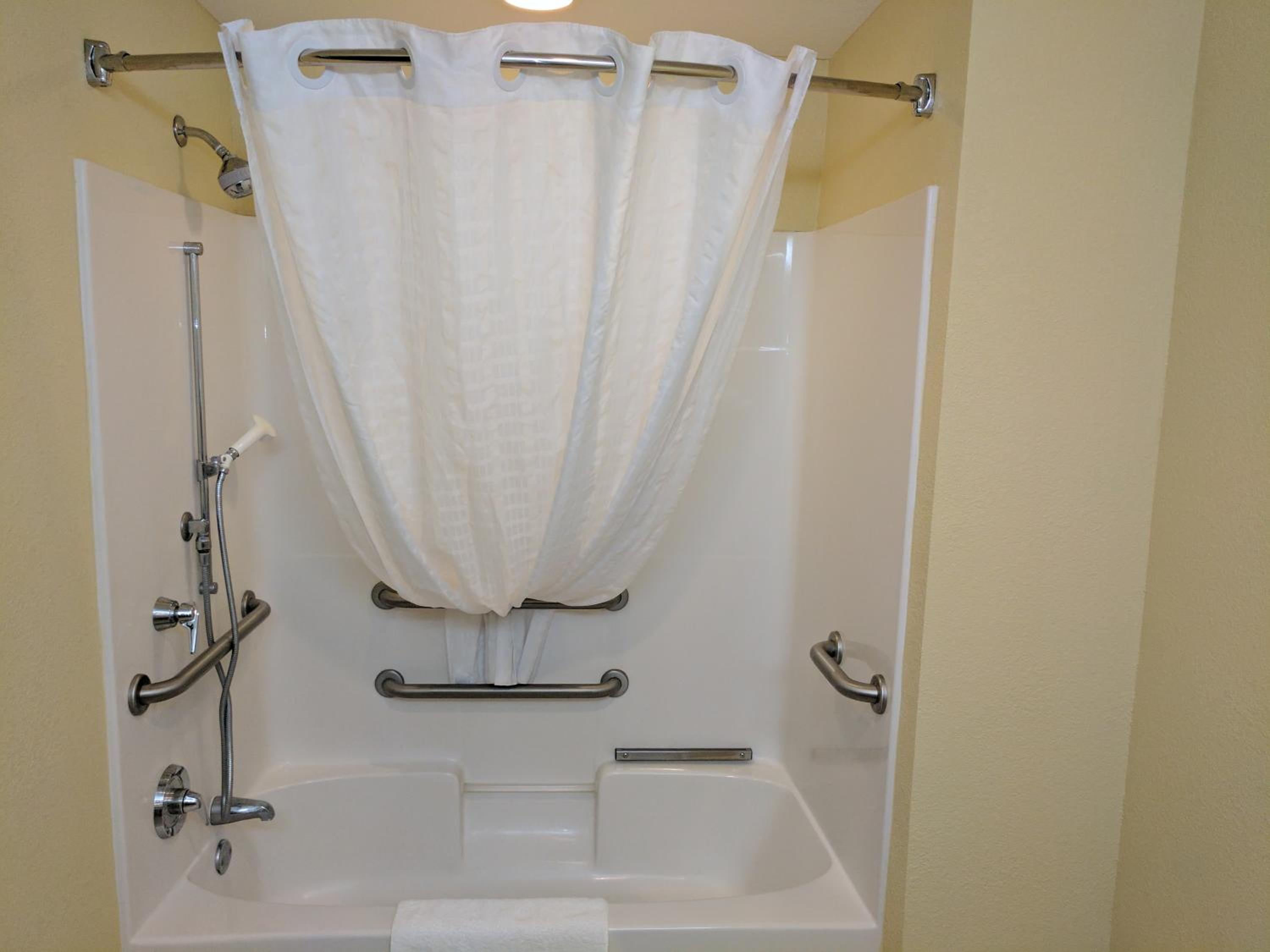 Premium Queen Room with Two Queen Beds - Disability Access/Non-Smoking - Photo 7