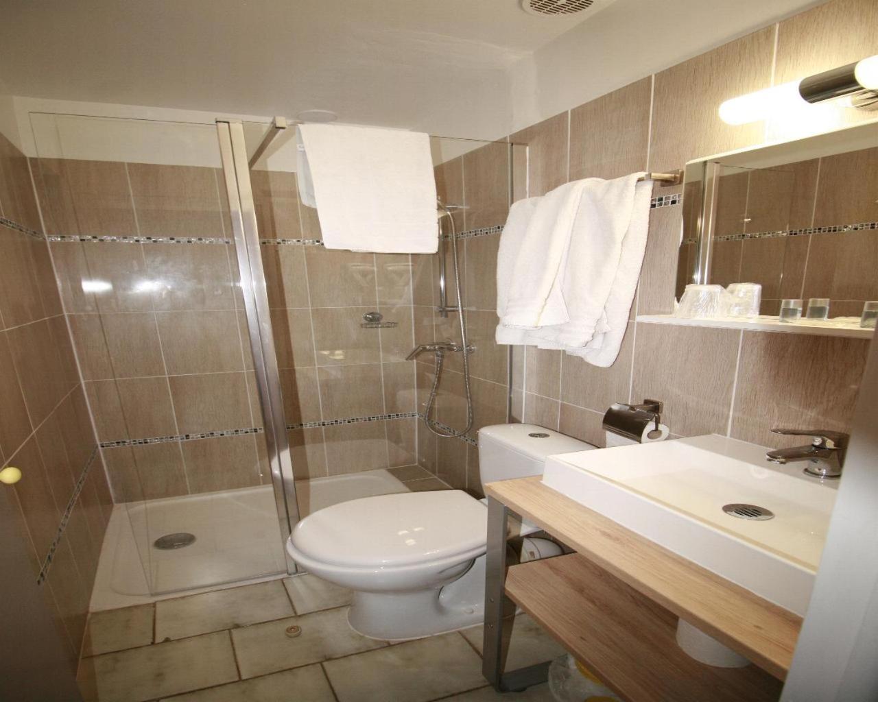 Standard Double Room photo 3
