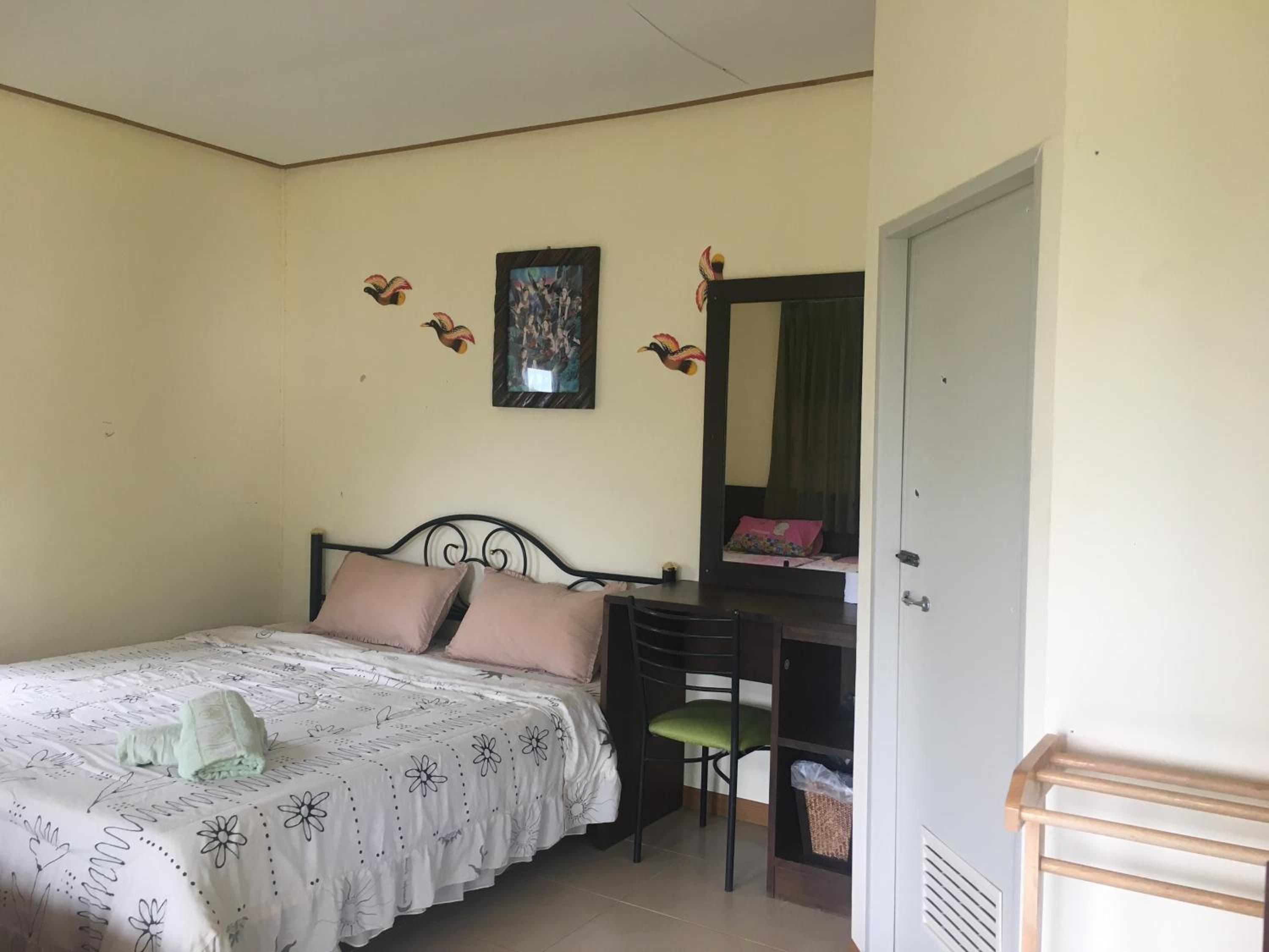 Deluxe Bungalow with Garden View - Photo 11