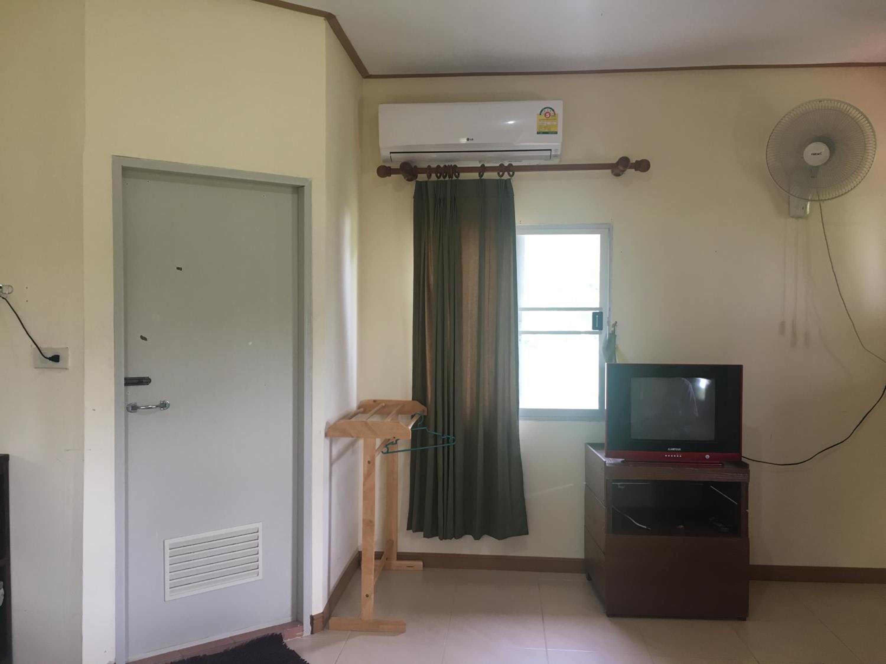 Deluxe Bungalow with Garden View - Photo 4