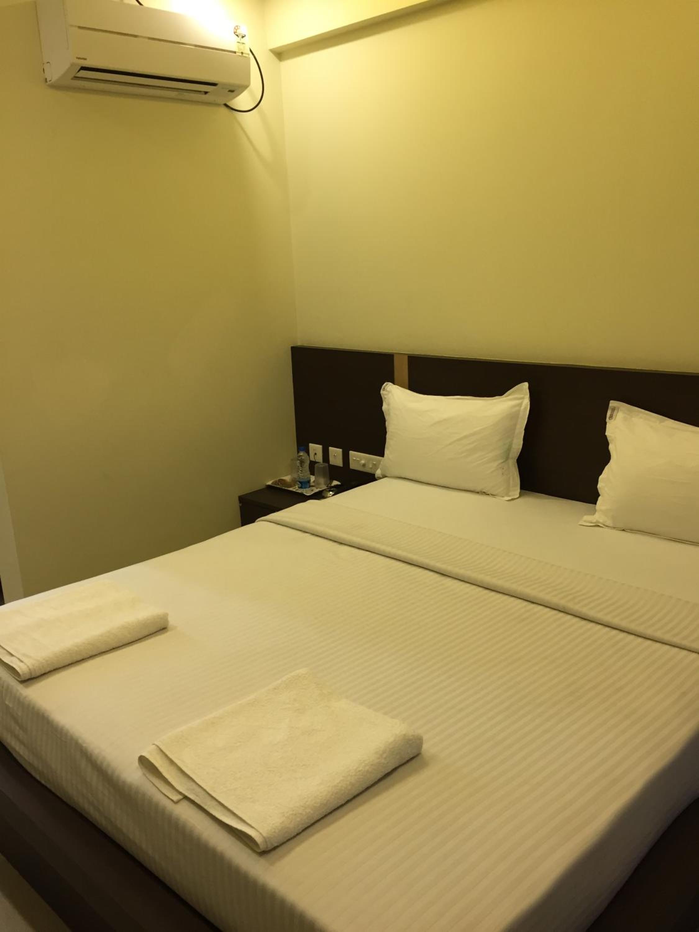 Deluxe Double Room (2 Adults + 1 Child) photo 2