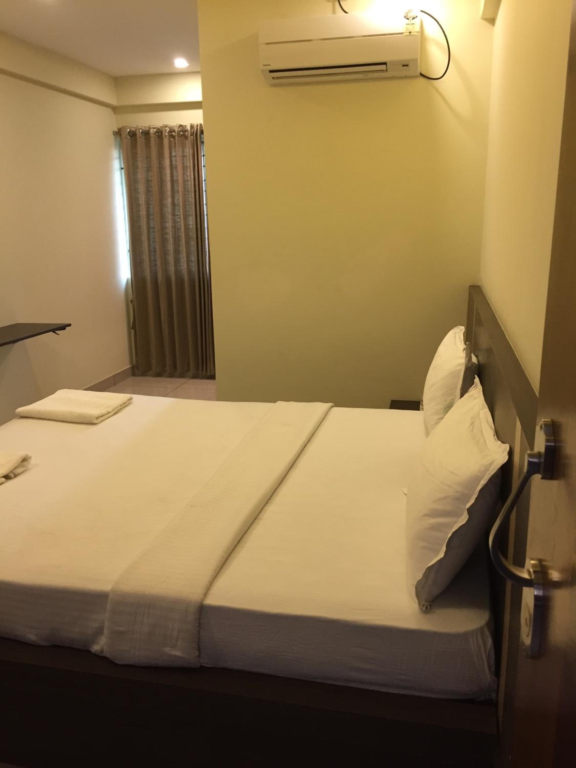 Deluxe Double Room (2 Adults + 1 Child) photo 2