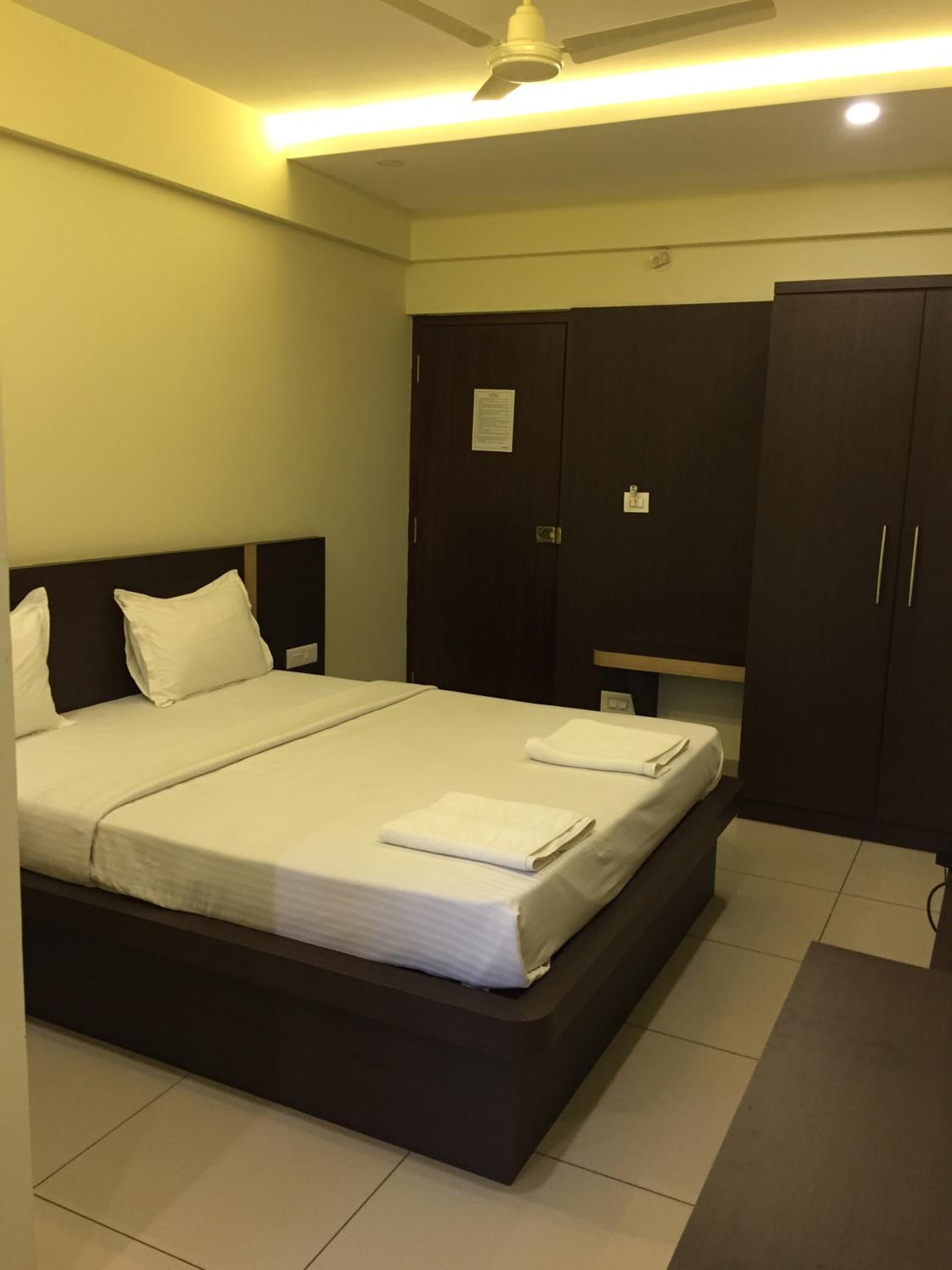 Deluxe Double Room (2 Adults + 1 Child) photo 3