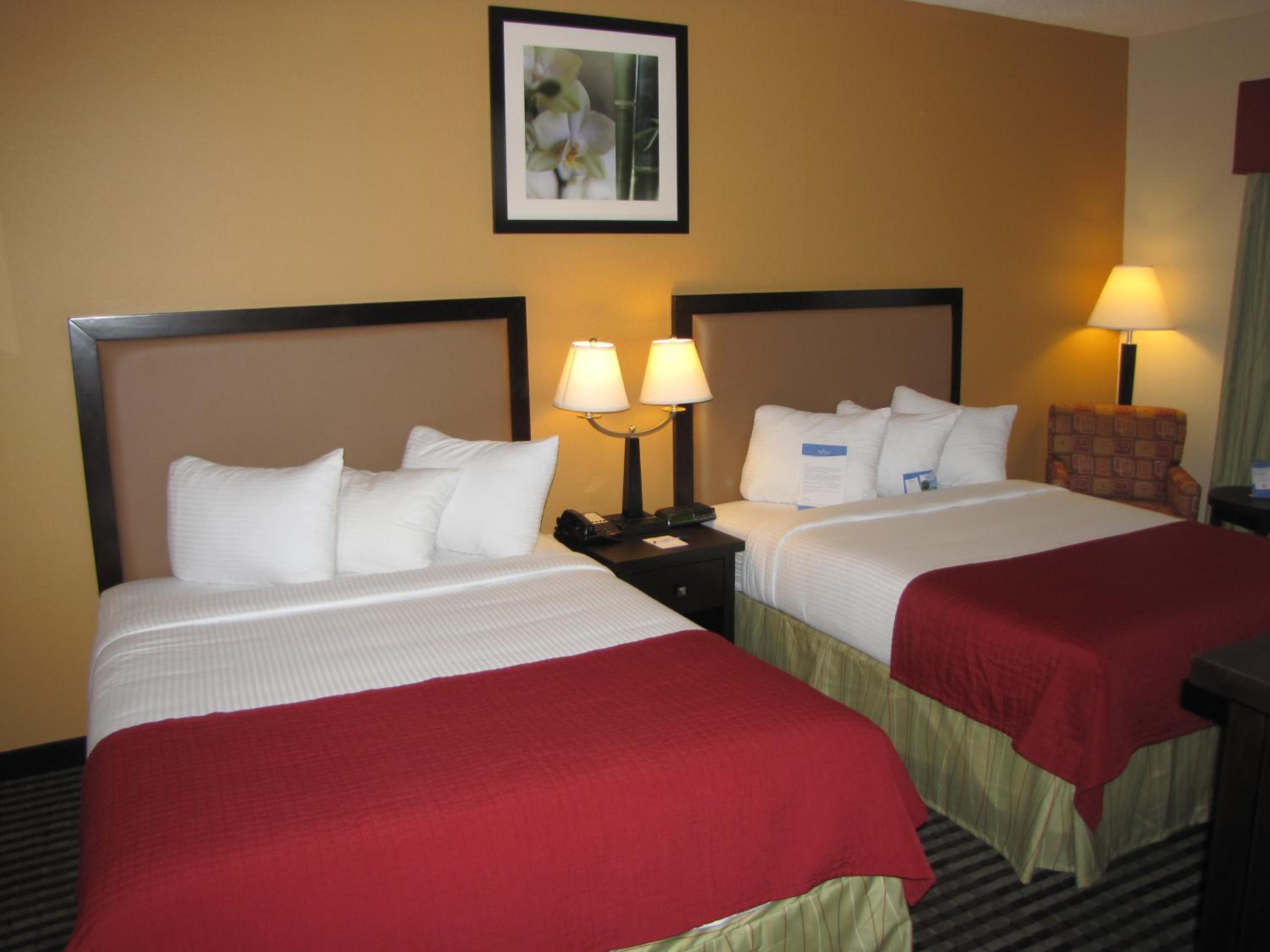 Queen Room with Two Queen Beds - Non-Smoking - Photo 3