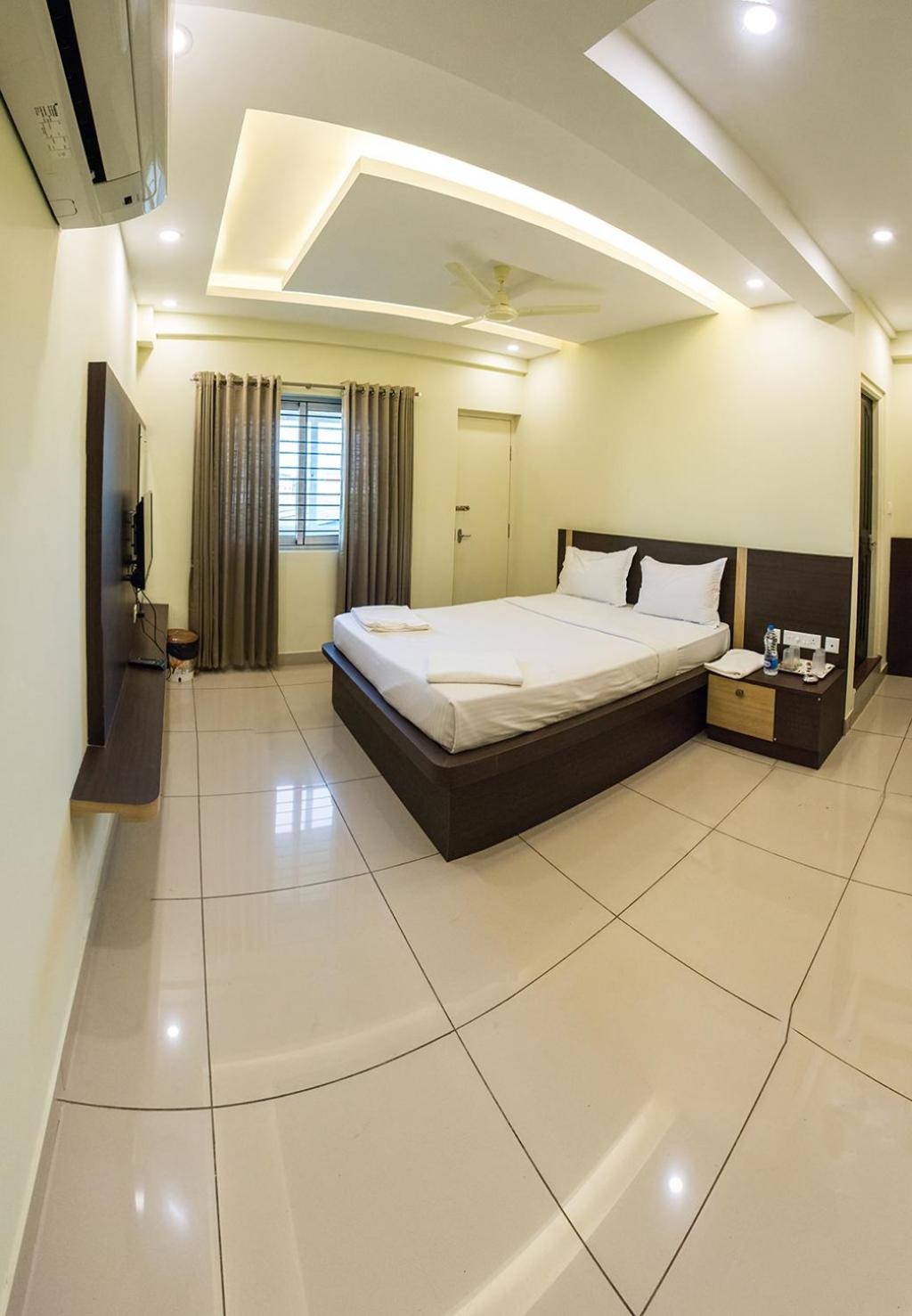 Deluxe Double Room (2 Adults + 1 Child) photo 1