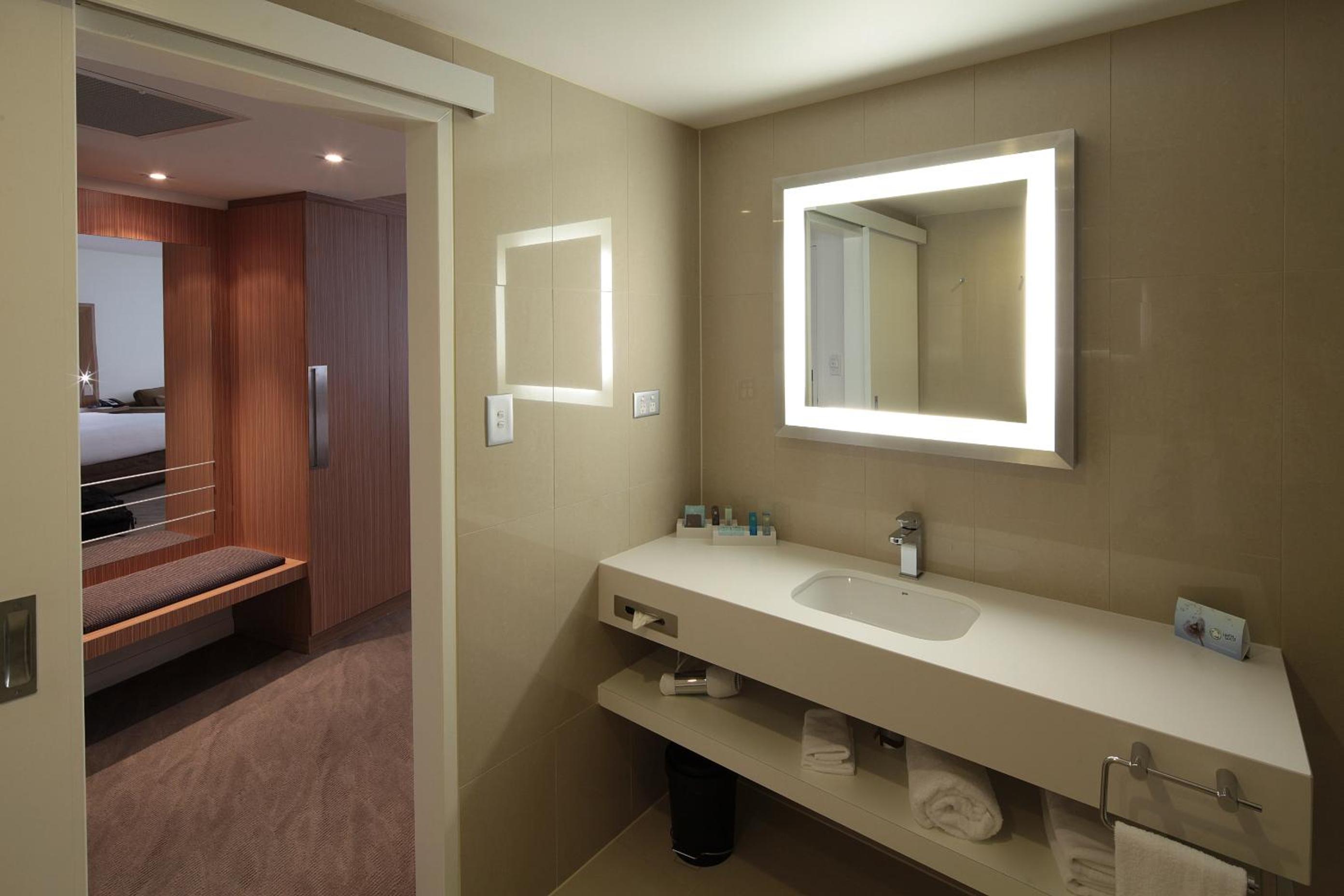 Deluxe Suite With 2 Queen Beds photo 2